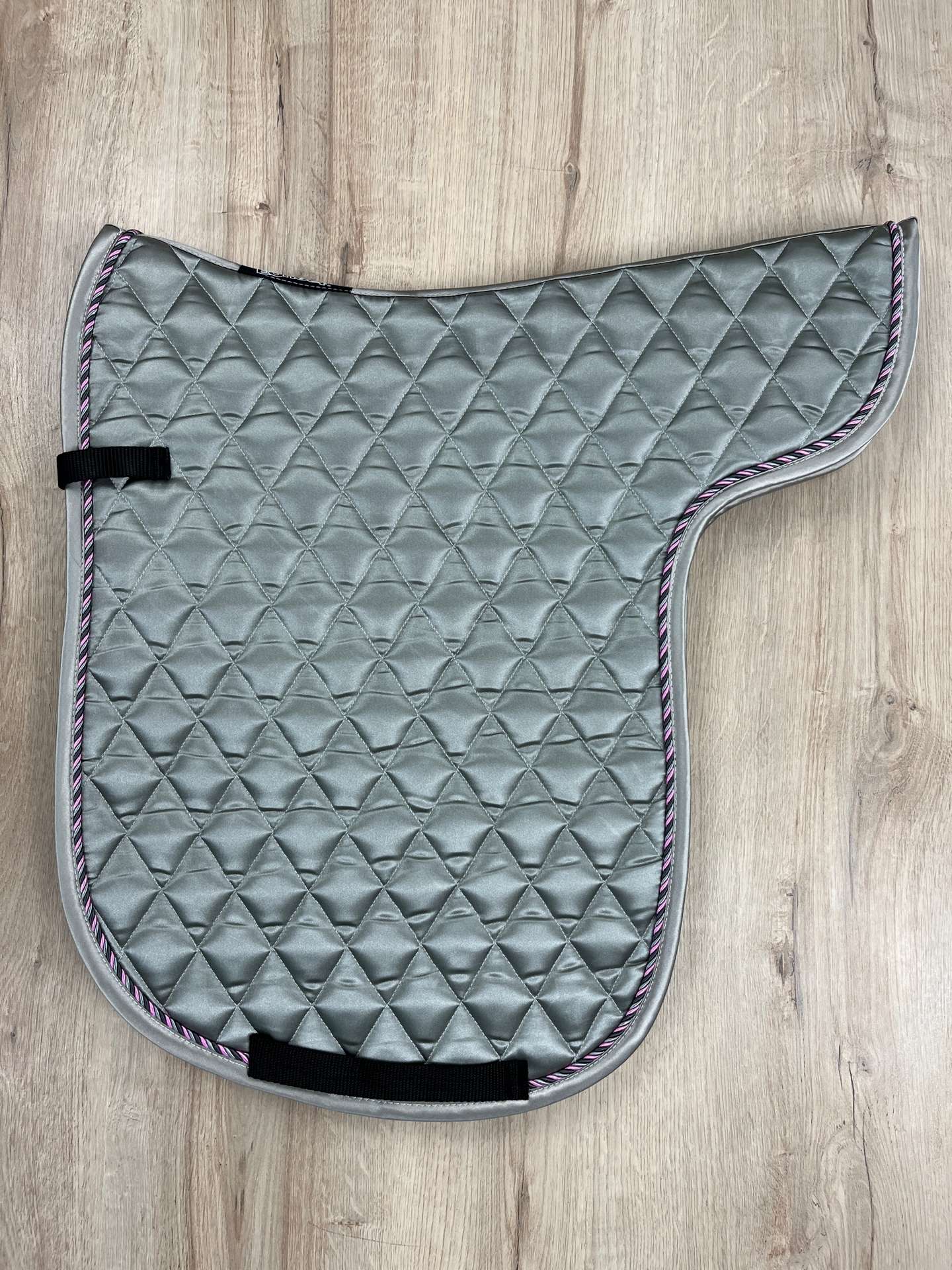 Satteldecke Island Equest Grey Satin Kordel candela Einfass Grey Satin