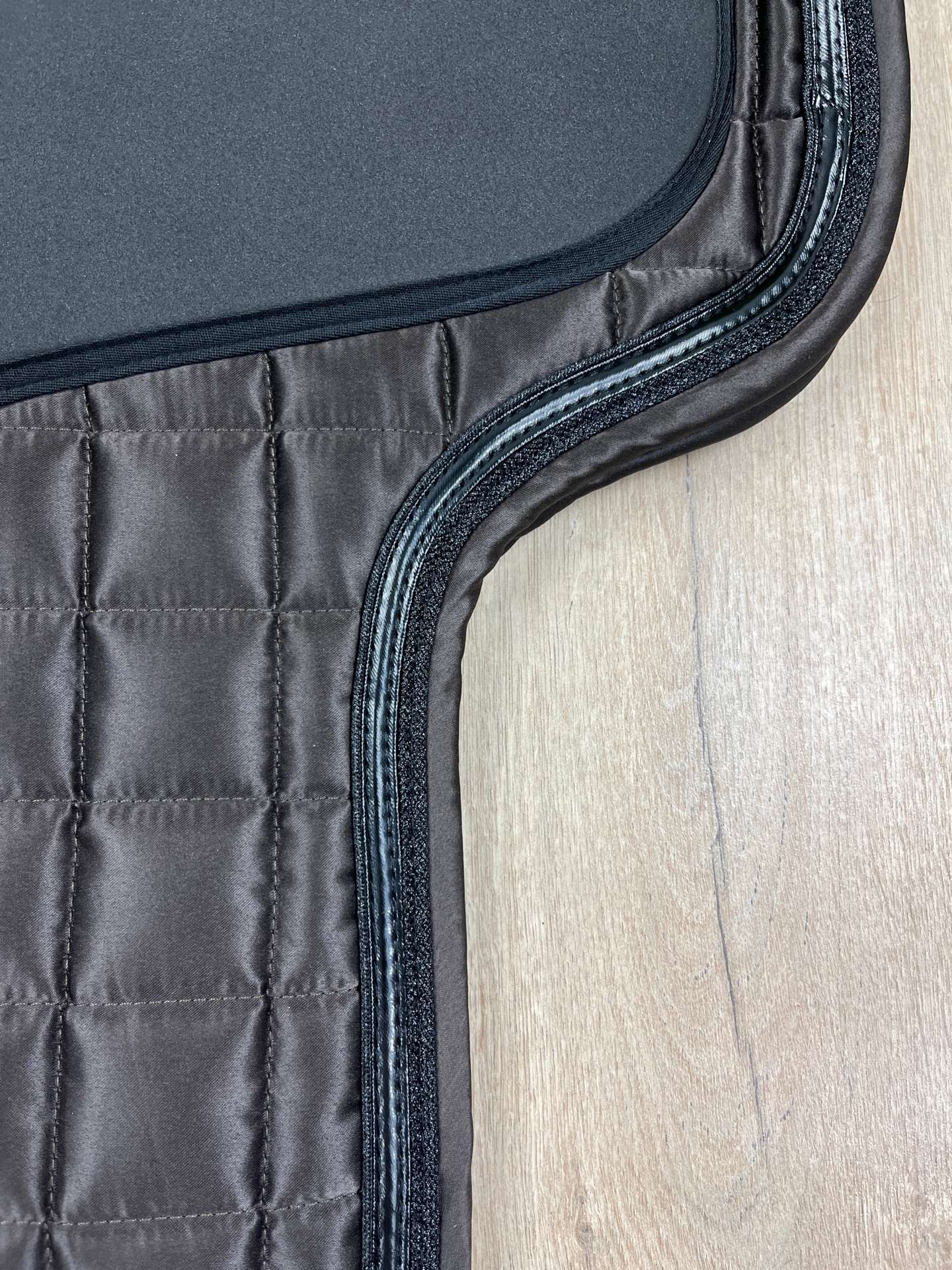 IMG_6209 Satteldecke Catago Fir-Tech Elegant mit Moosgummiauflage verschiedene Farben