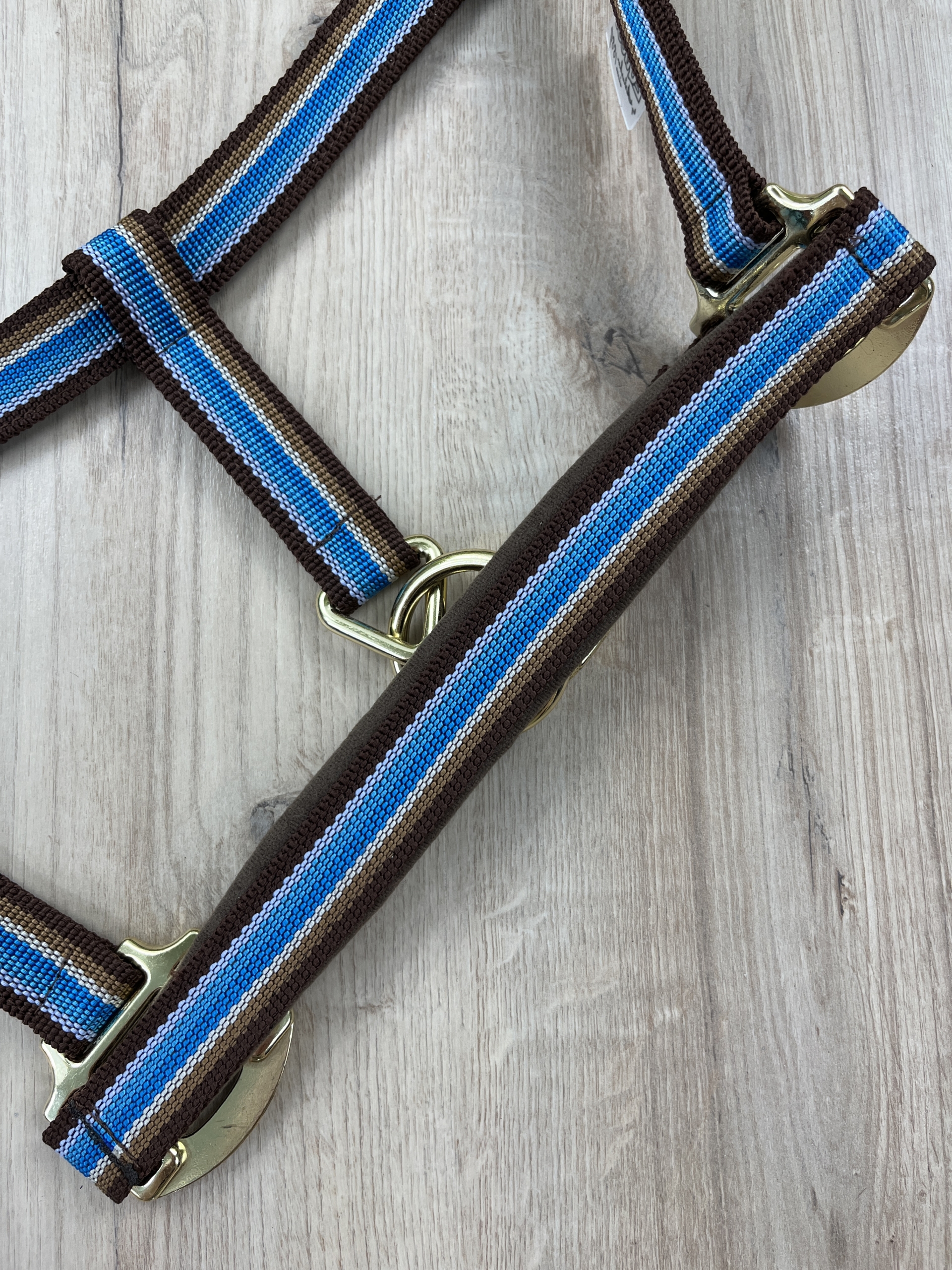 Halfter Equest Dual Plus Beach Cinnamon, braun unterlegt & mit Dornschnalle, messing finish