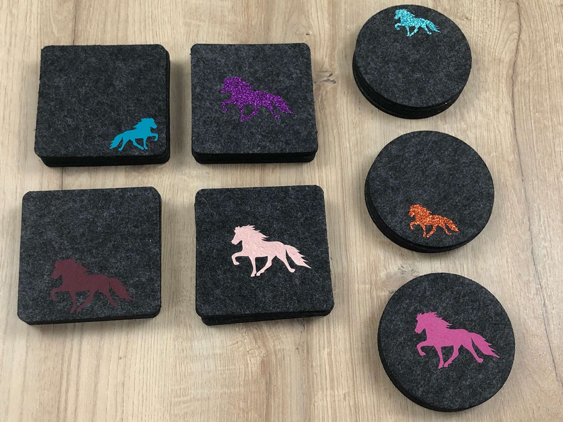 Untersetzer mit Isi-Aufdruck, 4er Pack (versch. Farben)