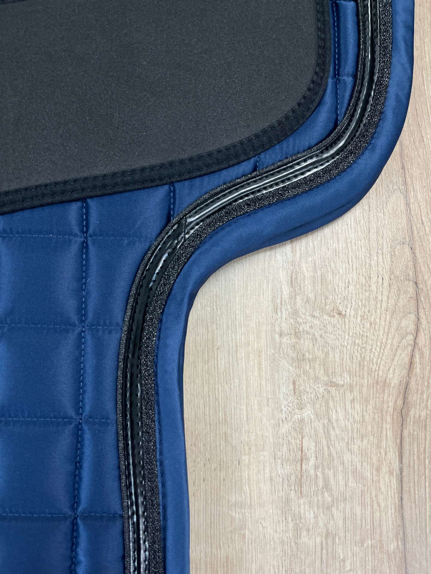 IMG_5458 Satteldecke Catago Fir-Tech Elegant navy mit Moosgummiauflage