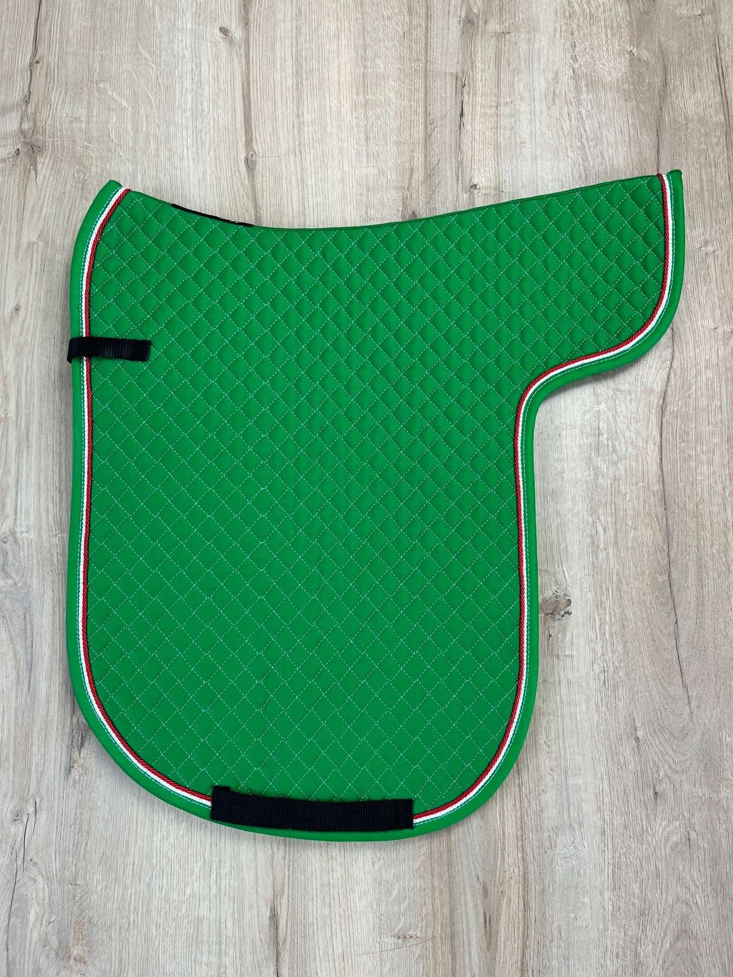 IMG_5475 Satteldecke Island Equest grün Kordel weiß und rot