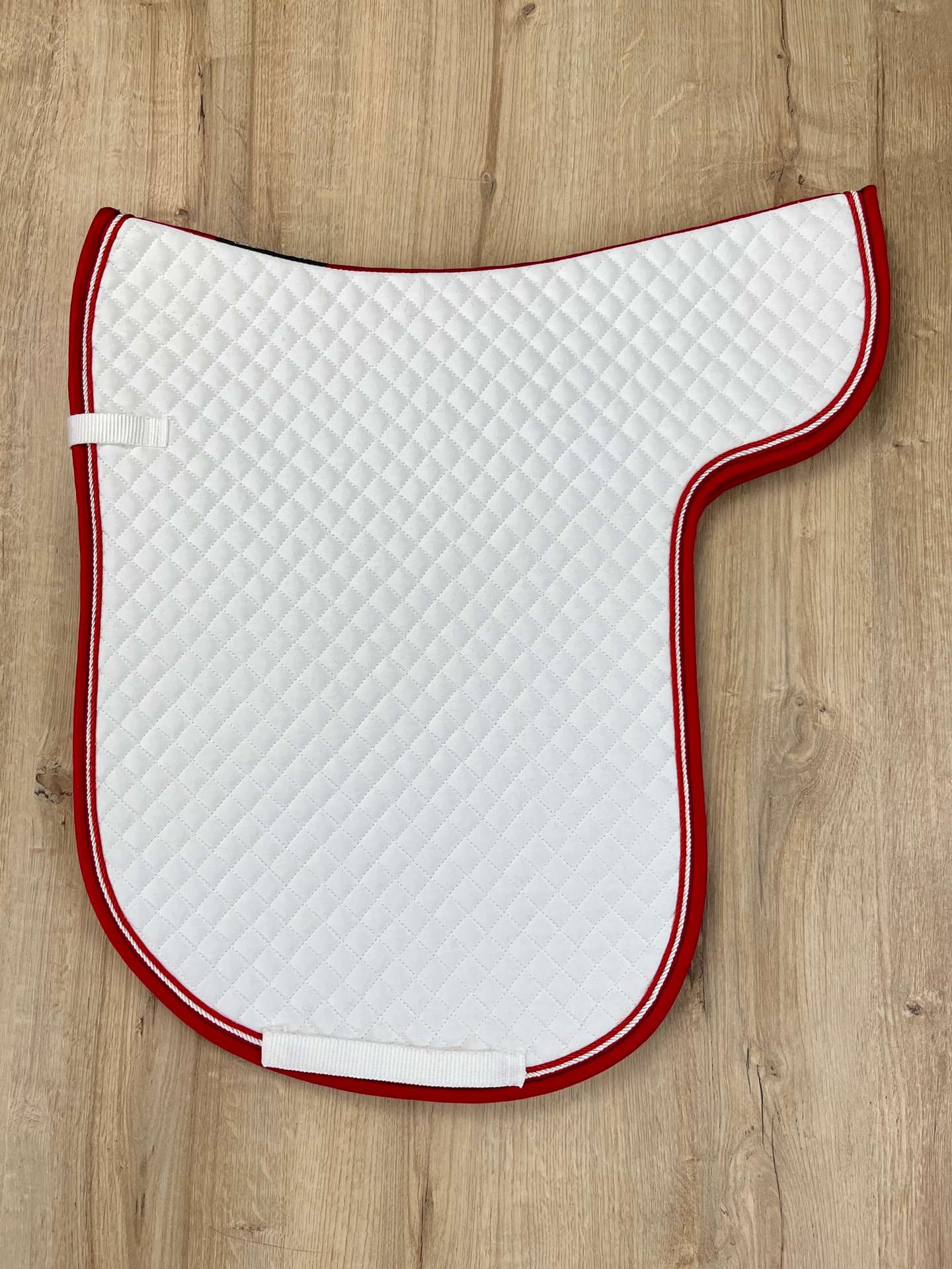 IMG_5485 Satteldecke Island Equest weiß Kordel weiß und rot Einfass rot