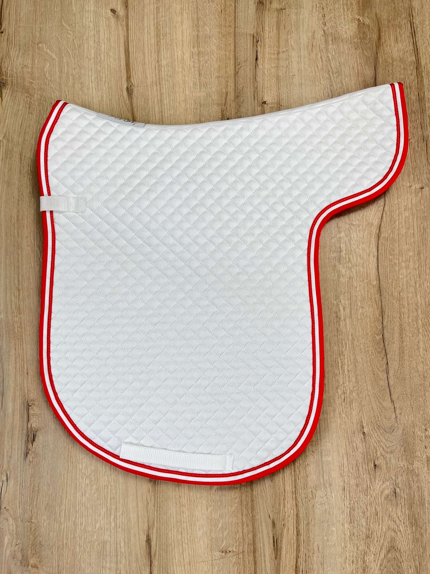 IMG_5493 Satteldecke Island Equest weiß Einfass rot-weiß