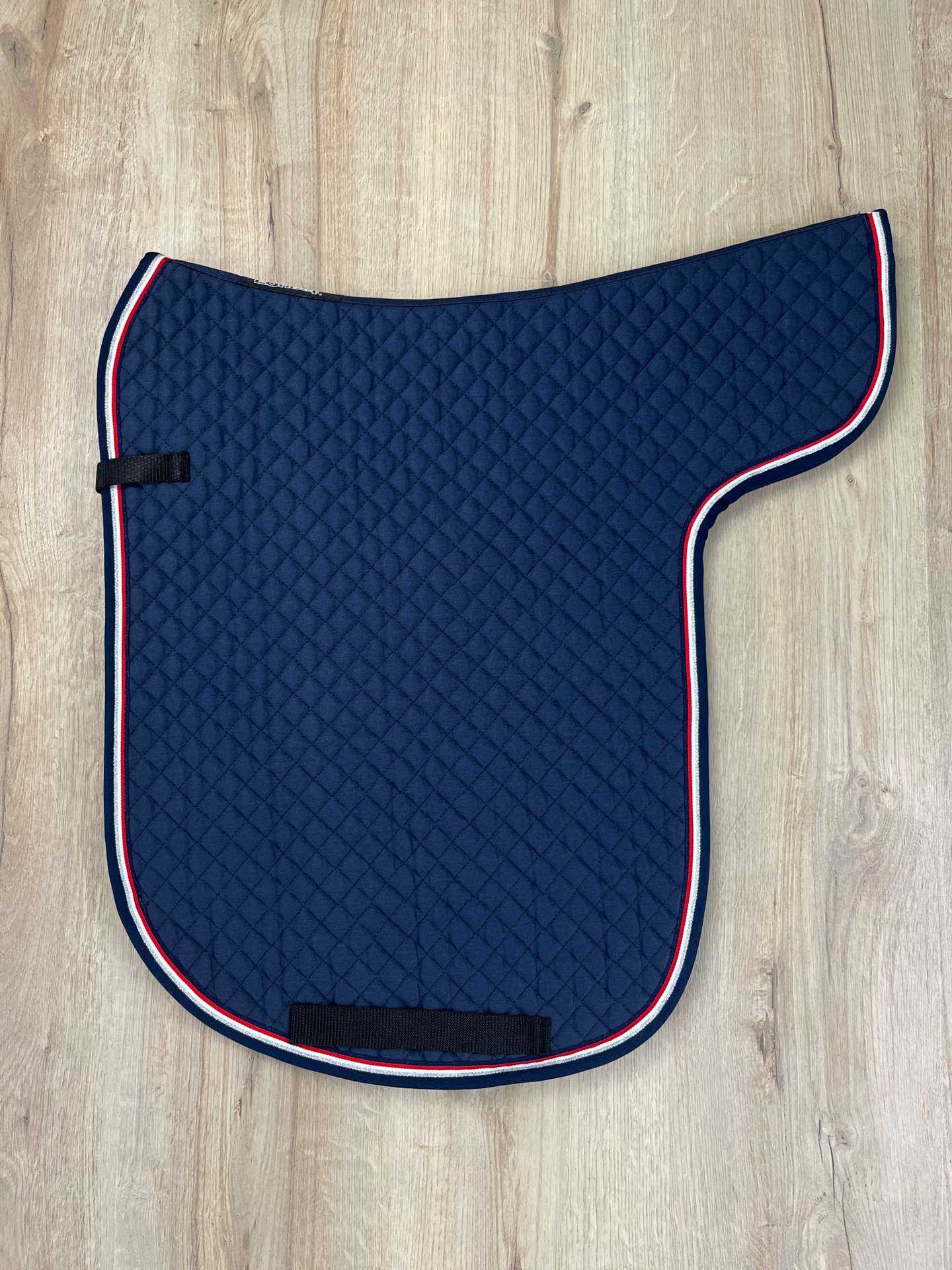 IMG_5509 Satteldecke Island Equest navy Einfass rot-weiß-silber-navy