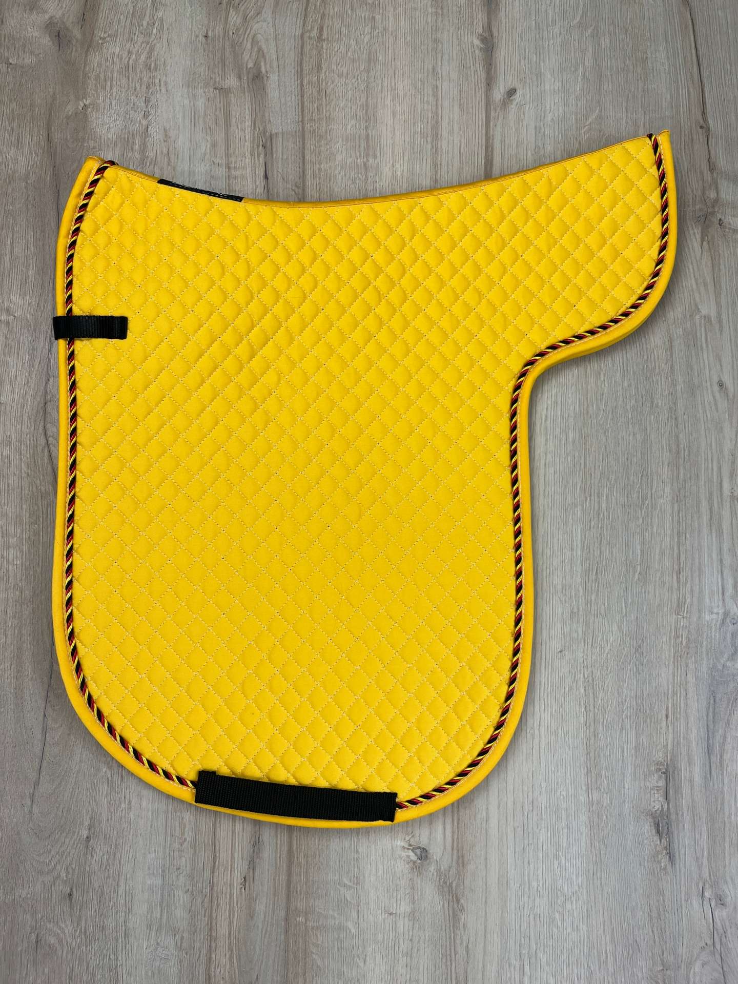 Satteldecke Island Equest gelb Kordel schwarz-rot-gold Einfass gelb