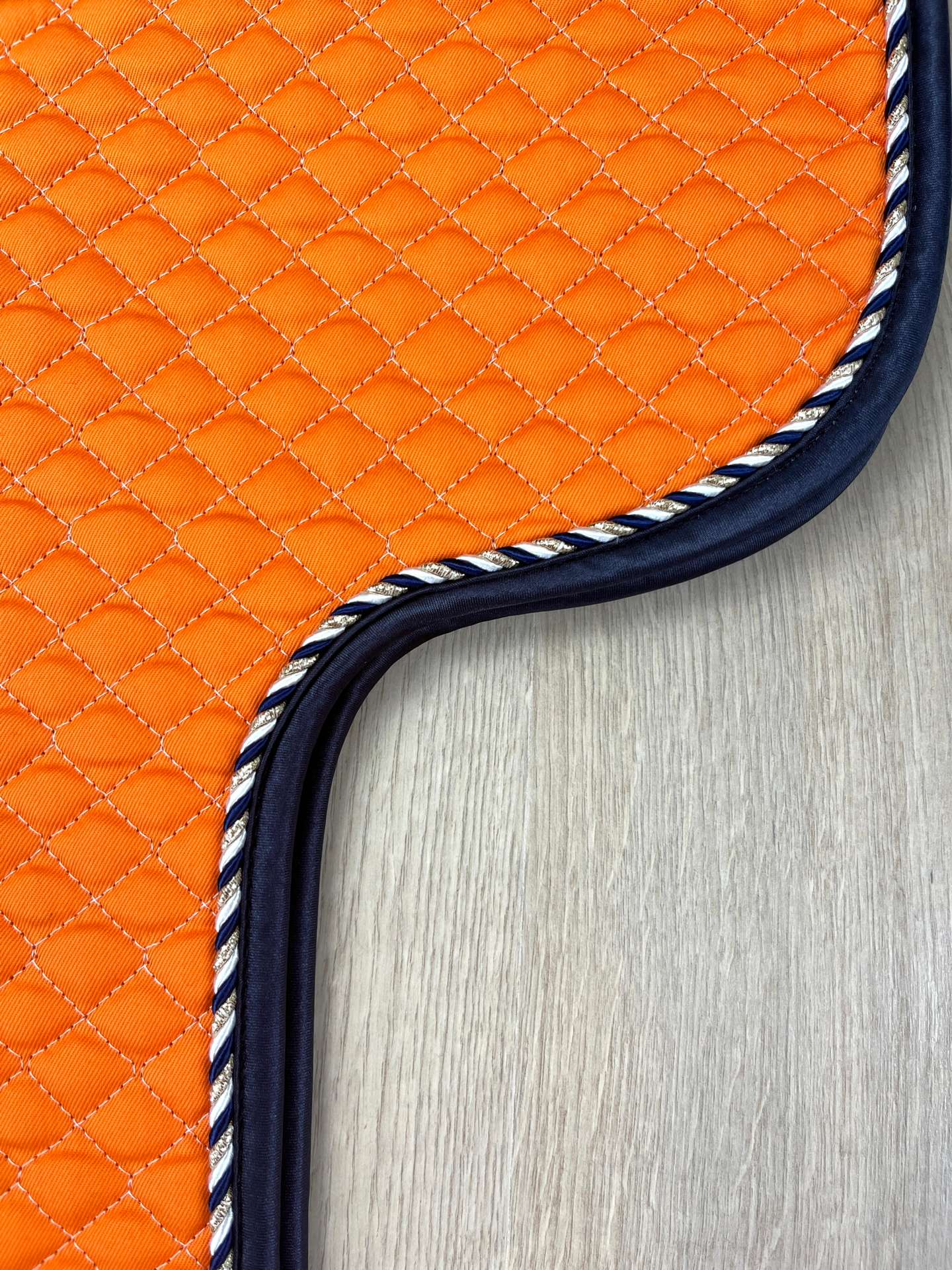 Satteldecke Island Equest orange Kordel gold-weiß-navy Einfass navy Satin