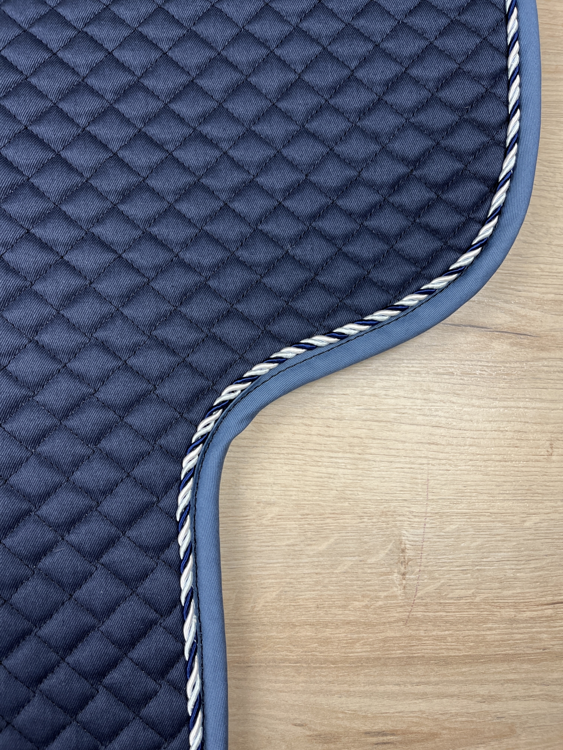 Satteldecke Island anatomic navy Kordel maritim Einfass taubenblau, neue Form!!