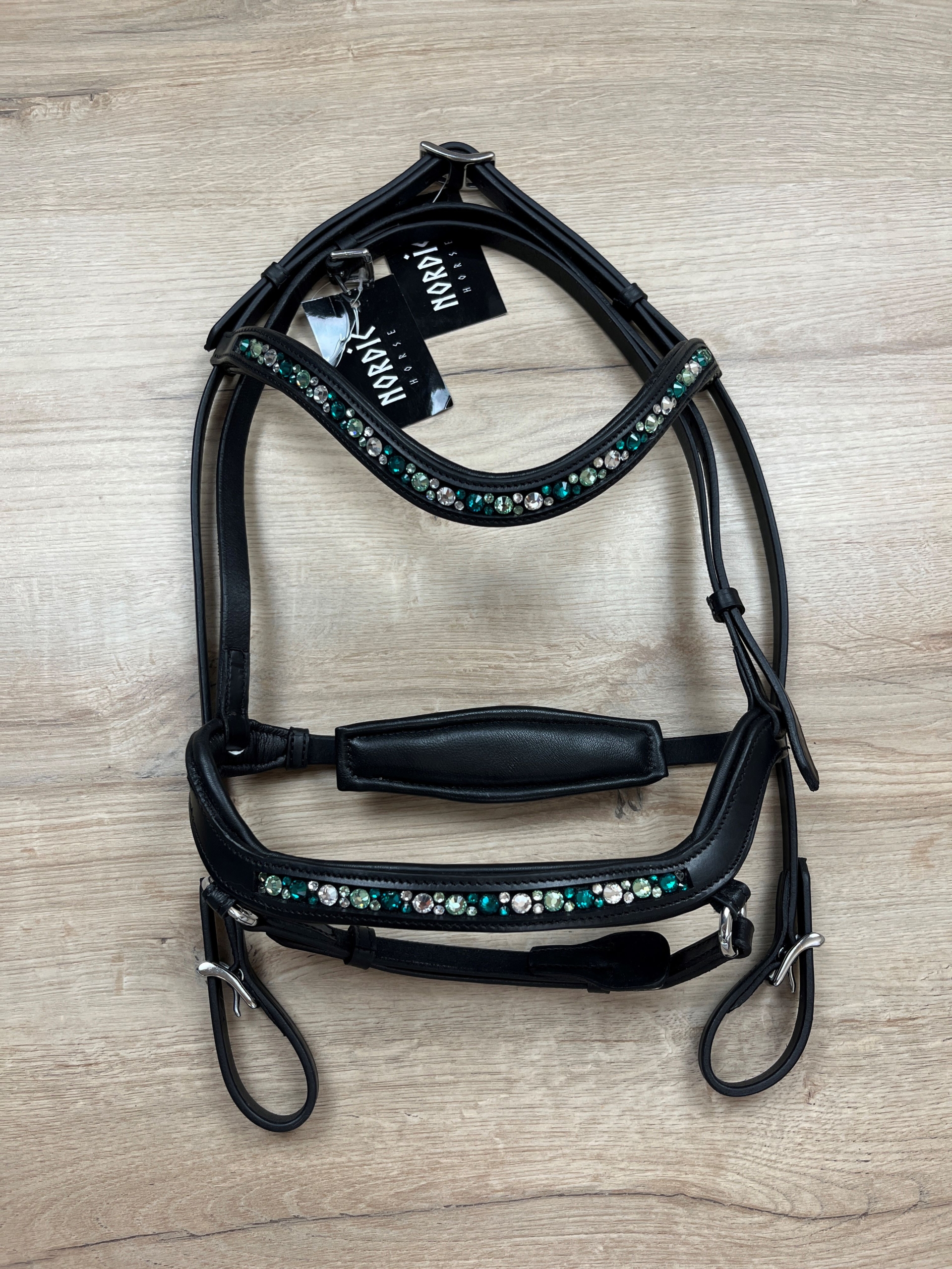 Nordic Horse Trense komplett Steine grün, anatomischer Nasenriemen