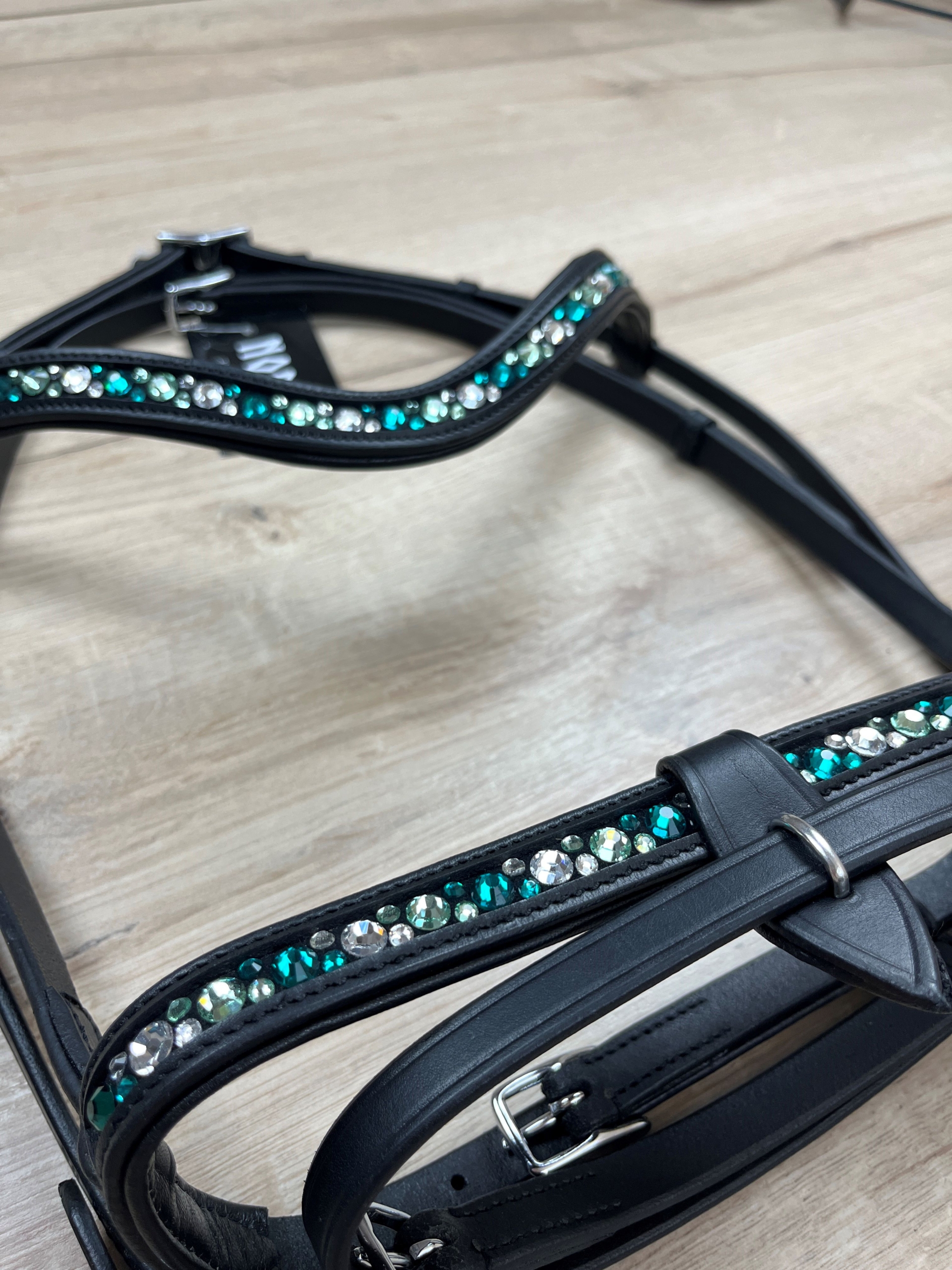 Nordic Horse Trense komplett grüne Steine, engl komb. Reithalfter