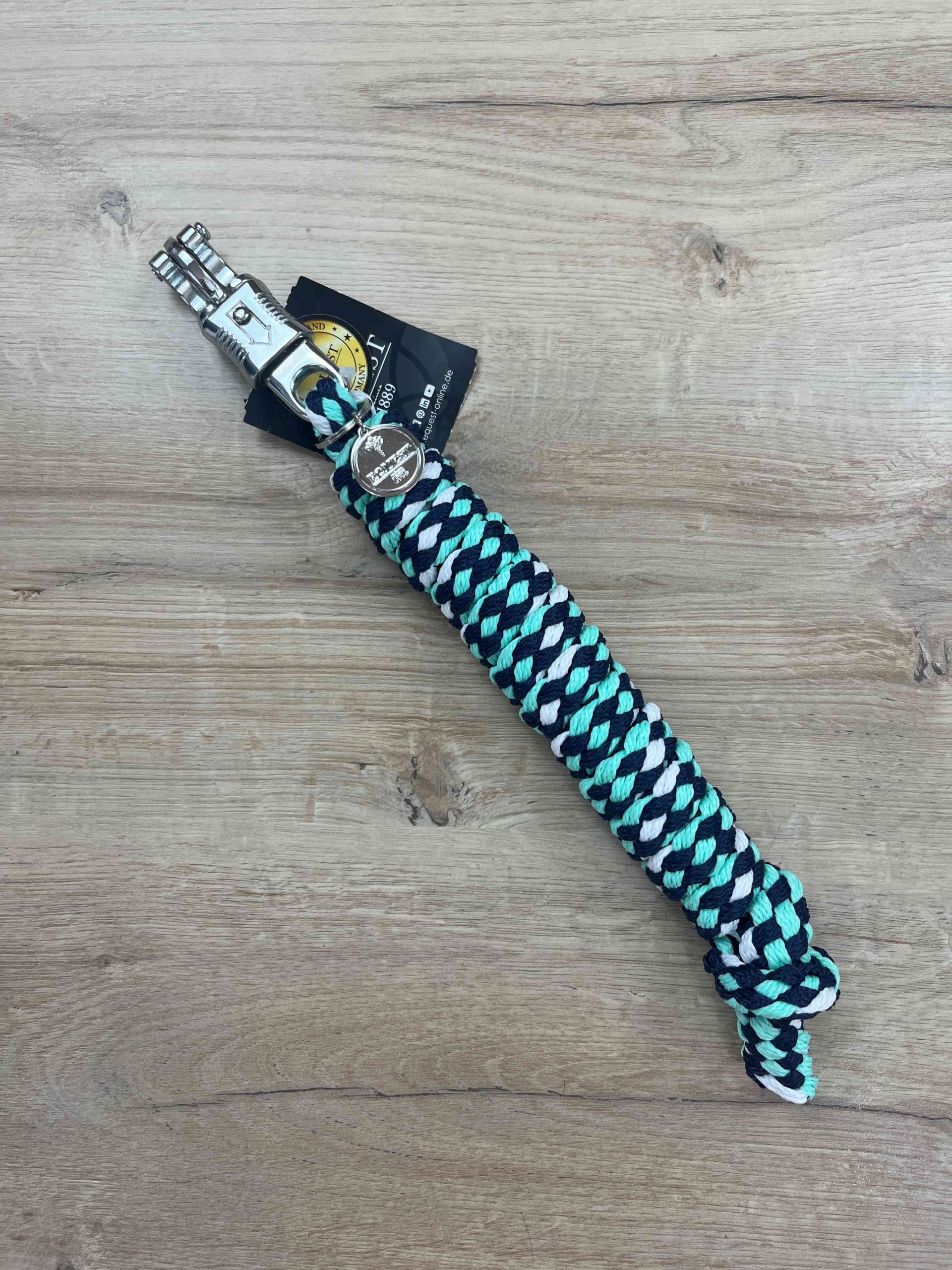 IMG_0743 Halfter Equest Uno Plus Island blue, navy unterlegt & mit Dornschnalle black finish mit Führstrick Panikhaken black finish