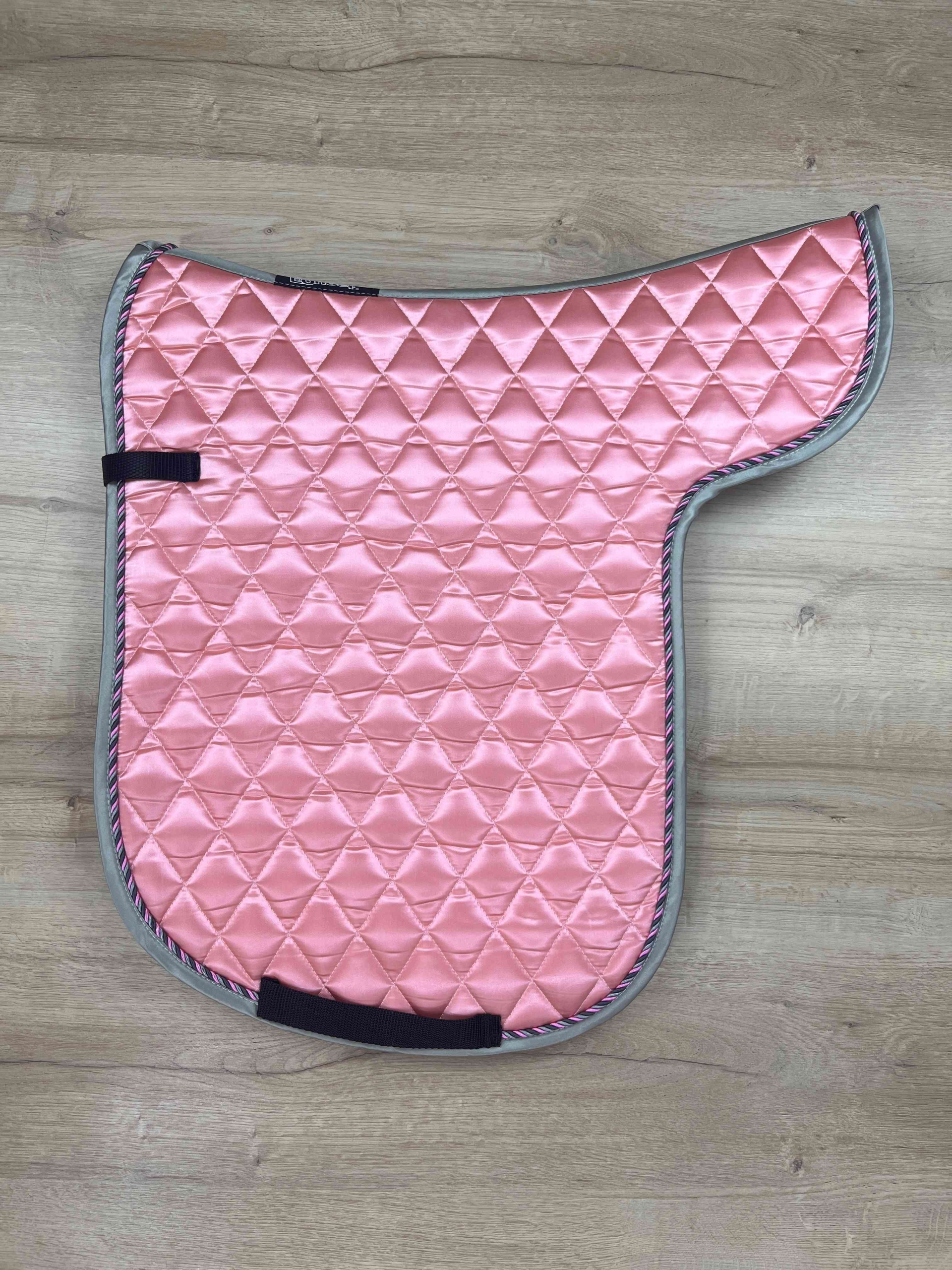 Satteldecke Island Equest antique rose Satin Kordel candela Einfass grau Satin