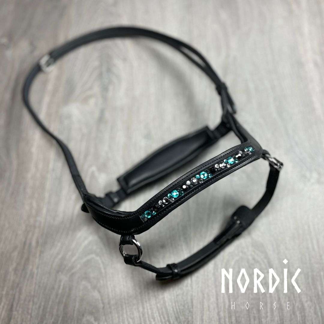 367-sn-t-anatomic-noseband-turqoise Nordic Horse Trense komplett türkise, klare u. dunkle Steine, anatomischer Nasenriemen
