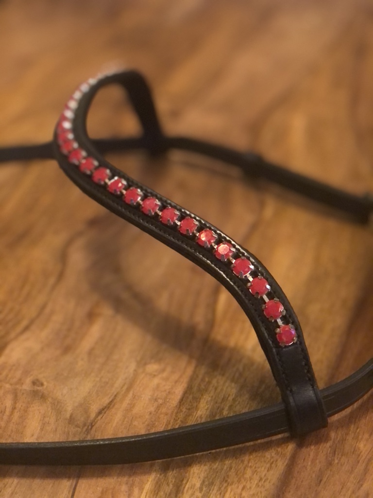 Trense Nordic Horse große Steine rot, englisch kombiniertes Reithalfter