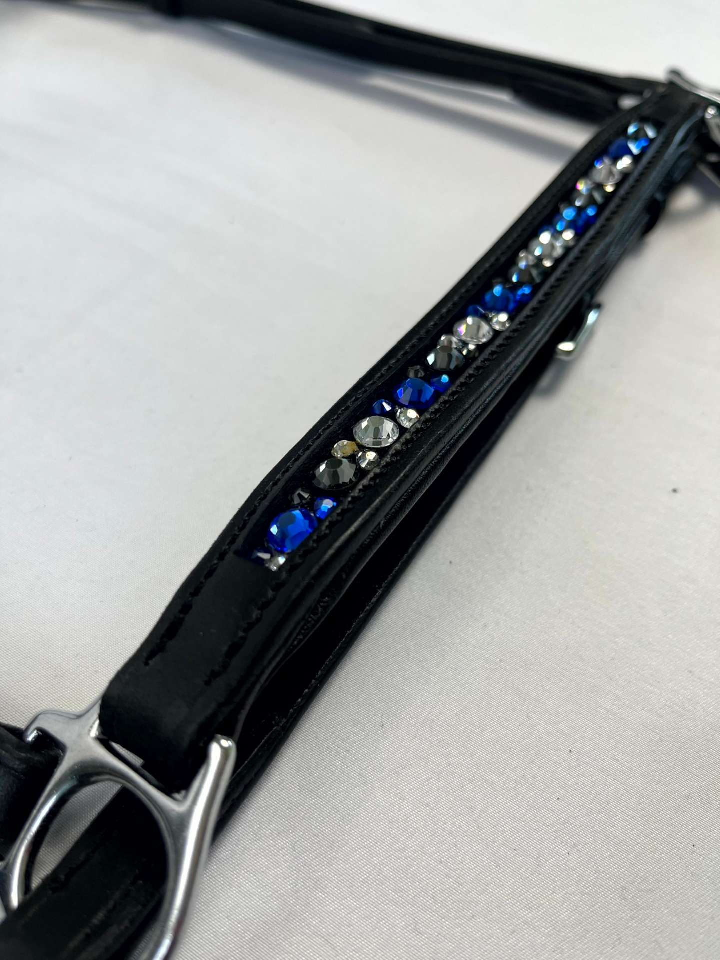 Nordic Horse Trense komplett blau, klare u. dunkle Steine, hannov. Reithalfter