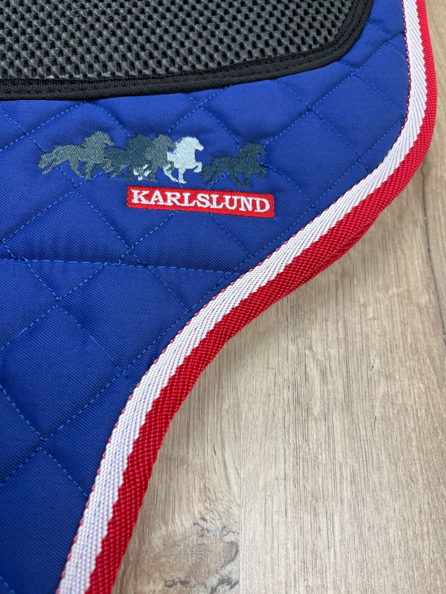 Karlslund Satteldecke islandfarben Haftoberfläche