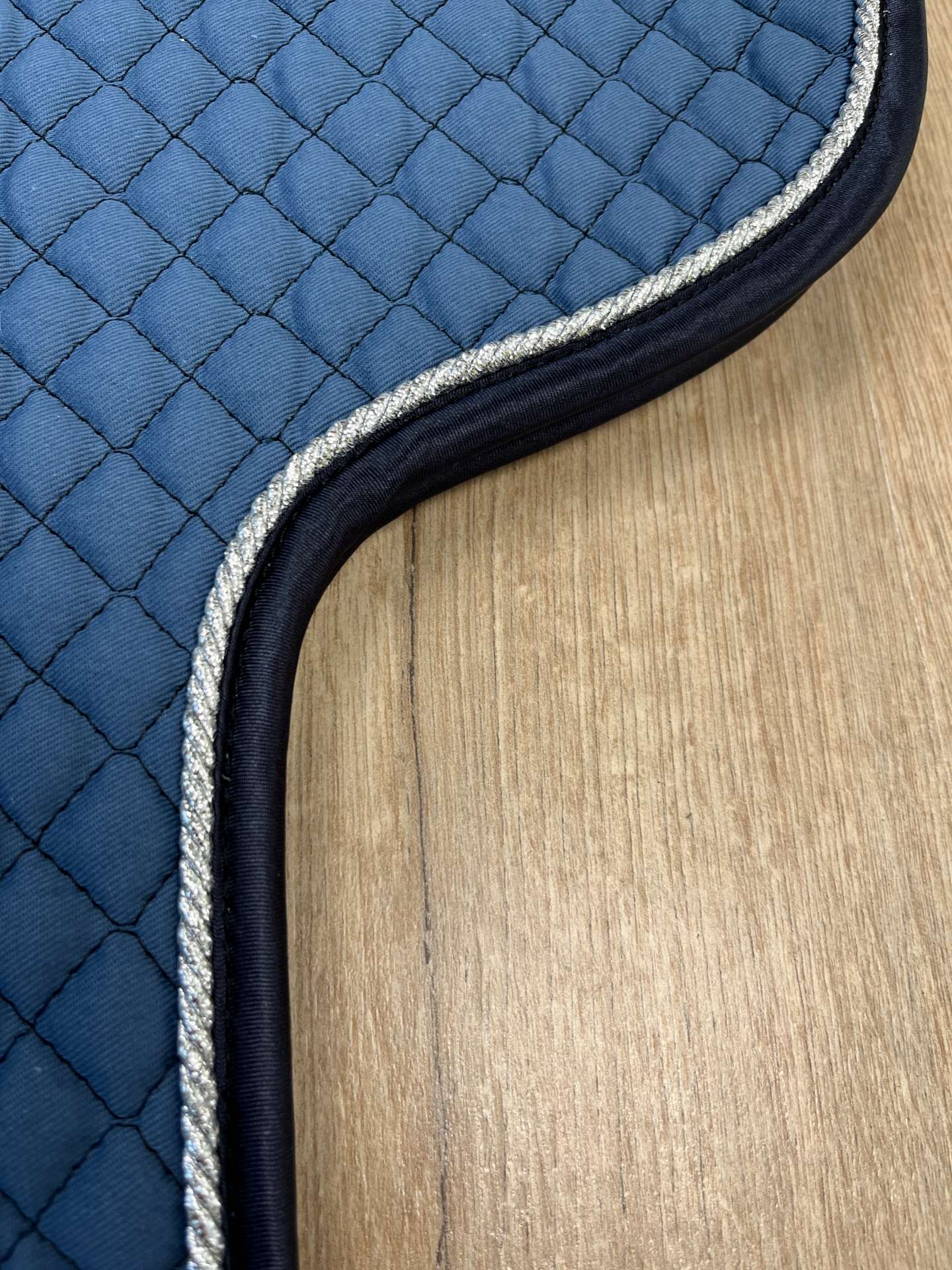 Satteldecke Island anatomic jeansblau Kordel silber Lurex Einfass navy NEUE FORM!!
