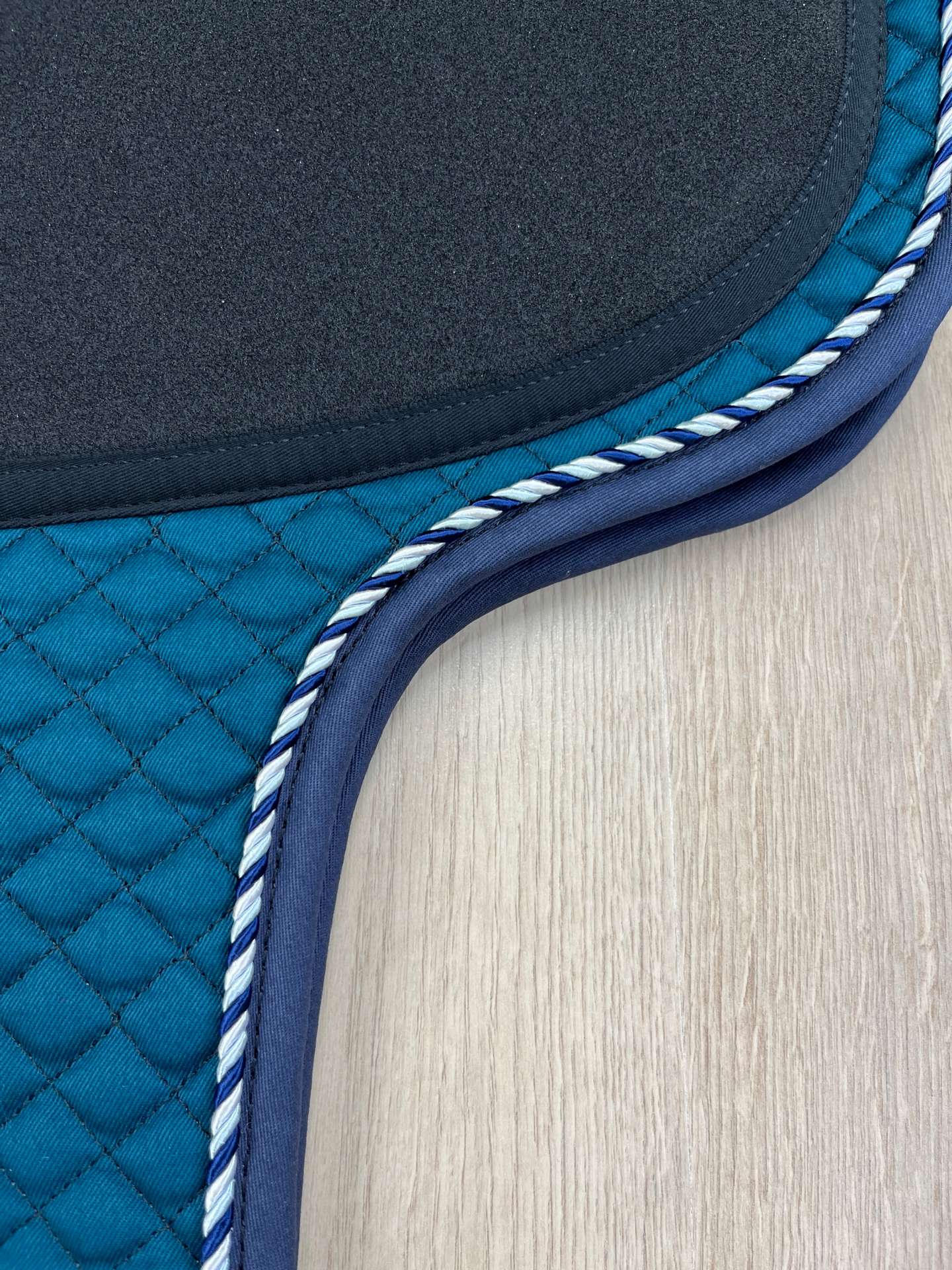 IMG_3895 Satteldecke Equest Island petrol, Kordel maritim Einfass marine mit Moosgummi-Auflage