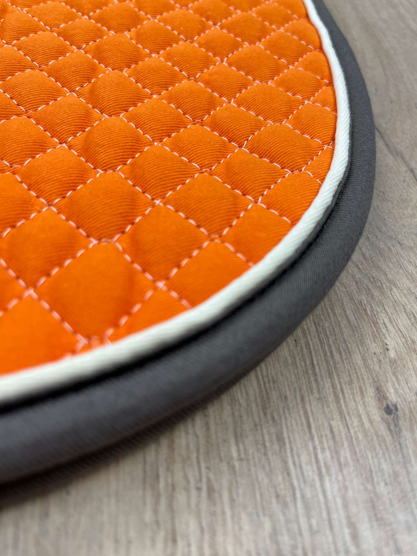 IMG_3943 Satteldecke Island orange Biese champagner Einfass schlamm