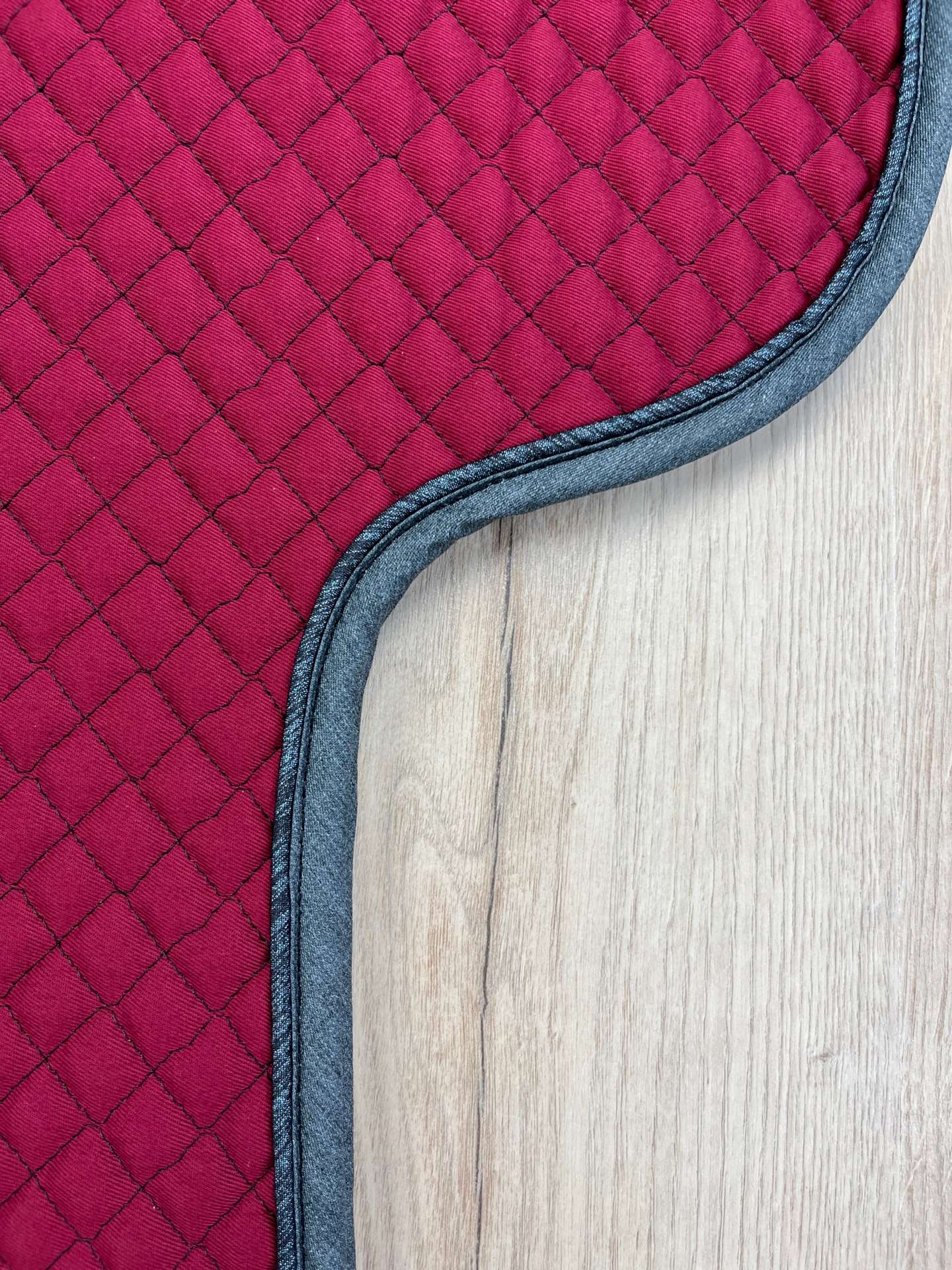 Satteldecke Island weinrot Biese anthrazit Lurex Einfass anthrazit-melange