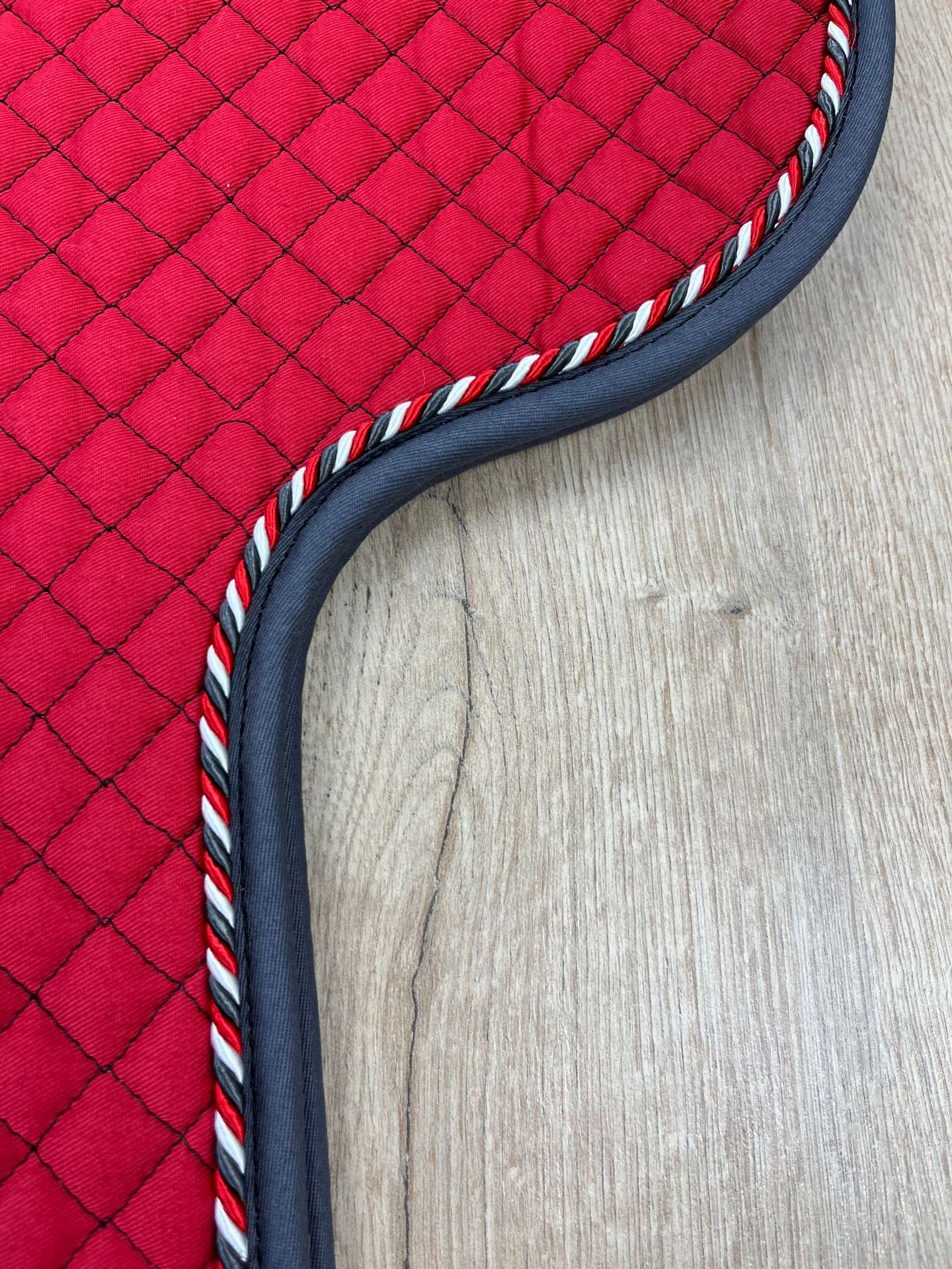 Satteldecke Island rot, Kordel red spirit, Einfass anthrazit