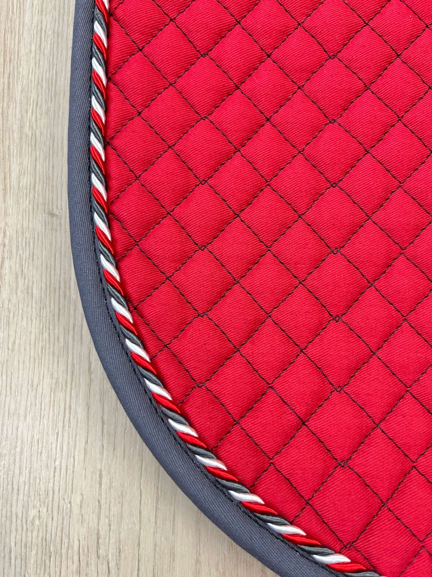 Satteldecke Island rot, Kordel red spirit, Einfass anthrazit