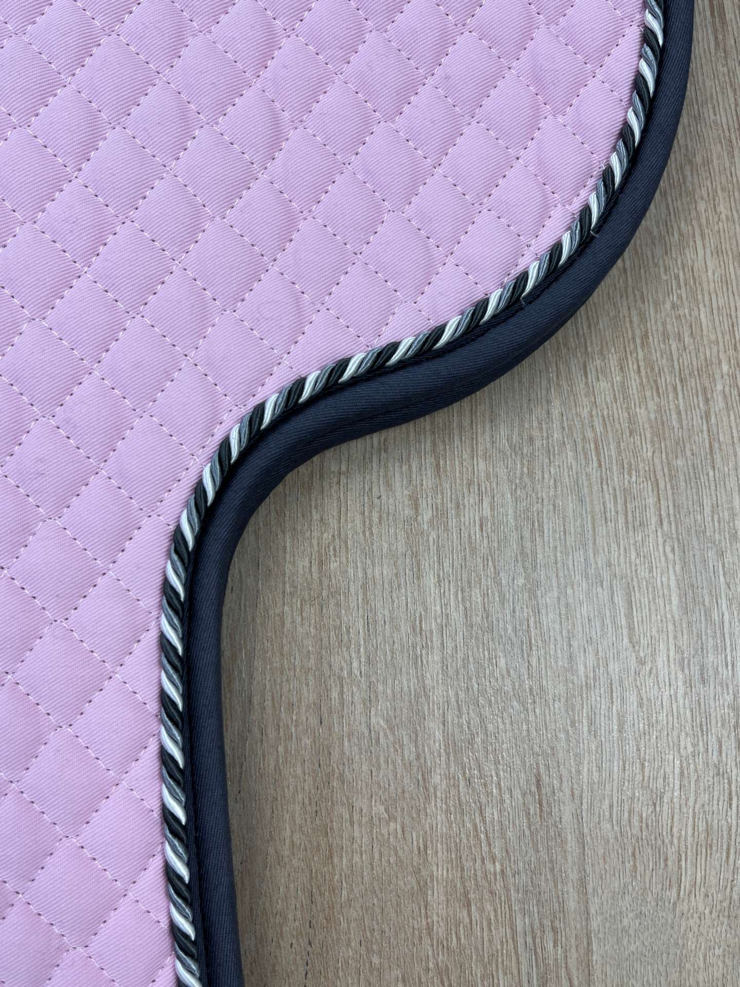 IMG_3979 Satteldecke island rosé mit Kordel anthrazit-grau-weiß Einfass anthrazit