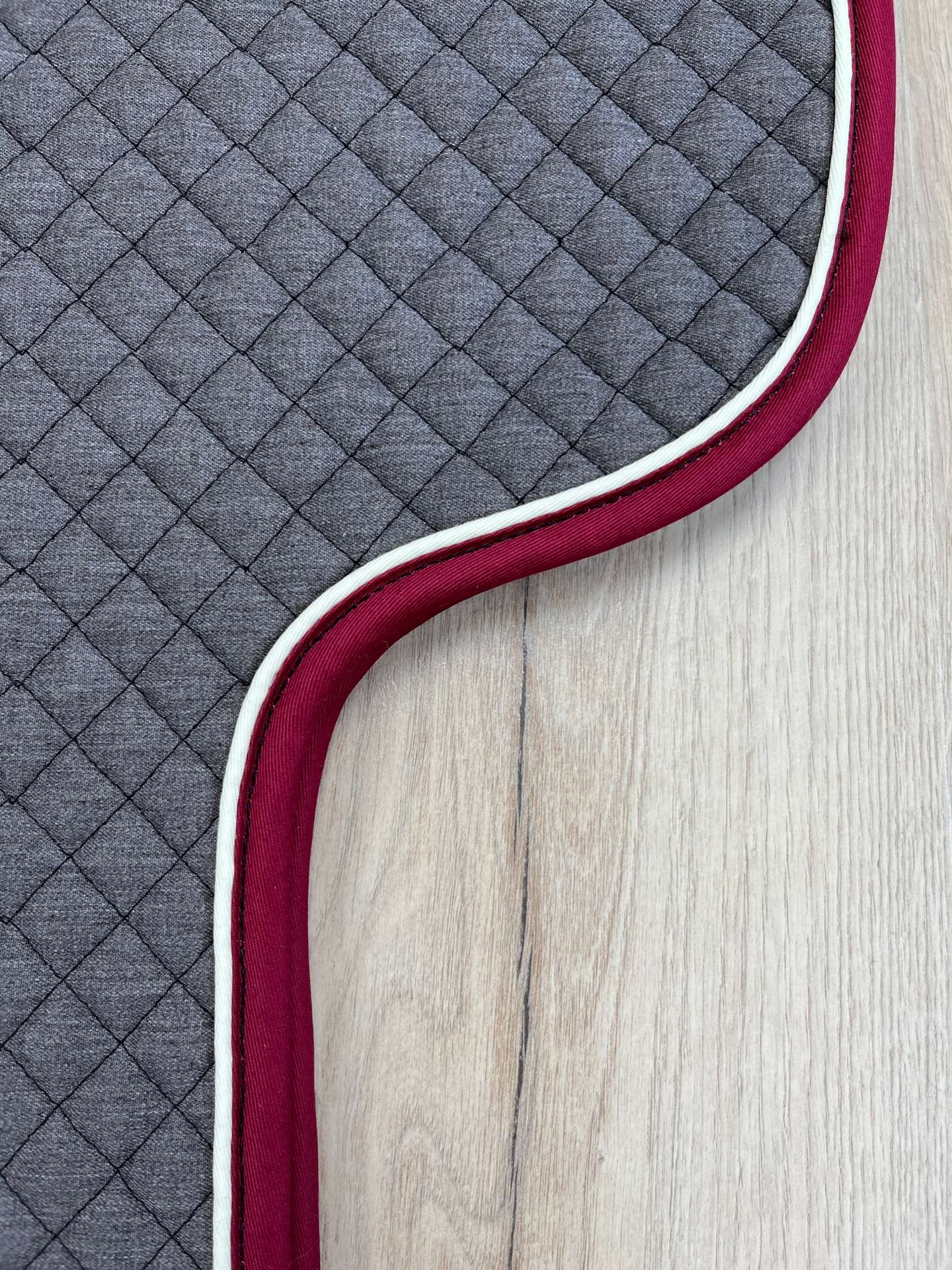 IMG_4009 Satteldecke Island schlamm melange Biese champagner Einfass weinrot