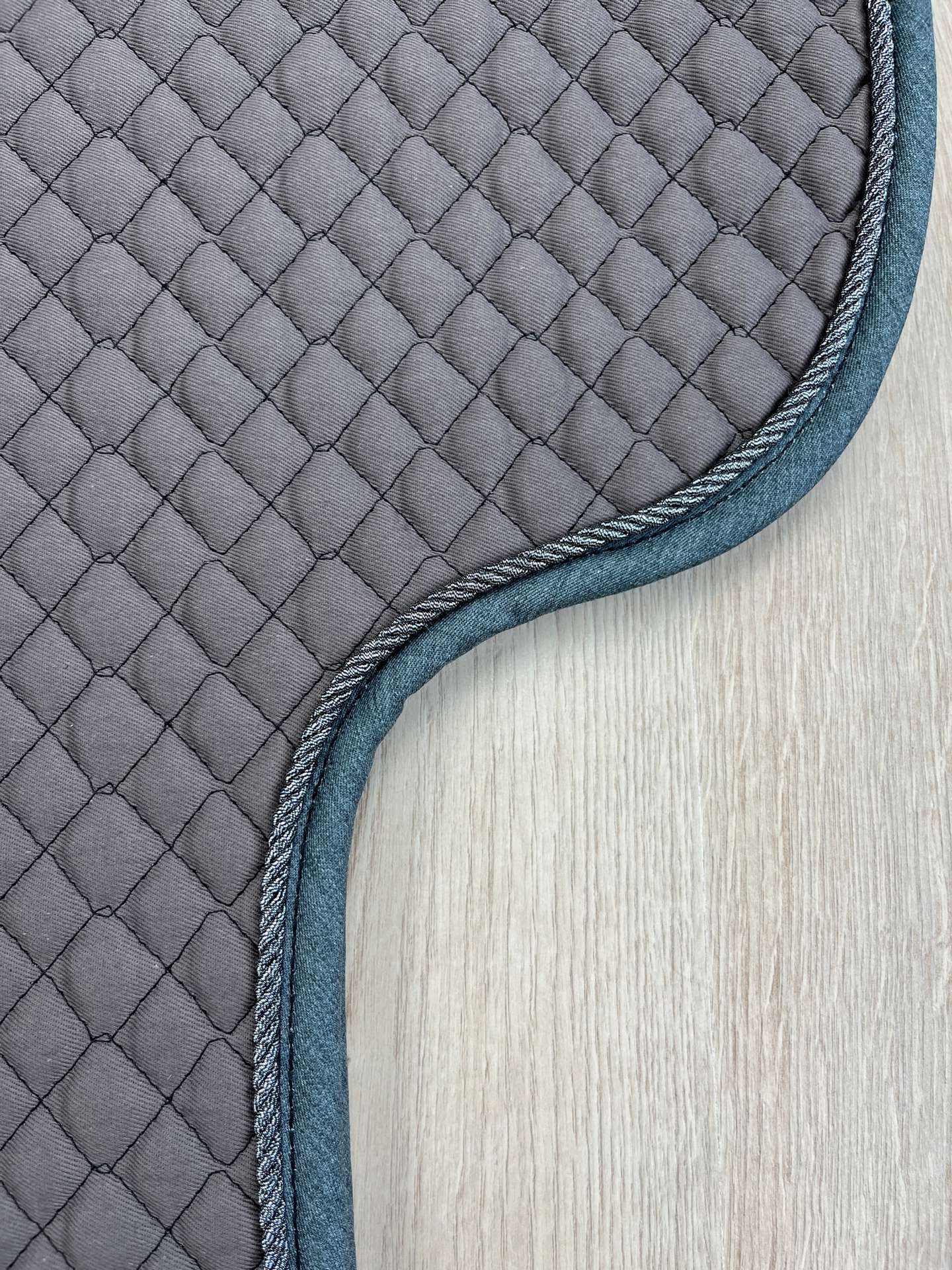 IMG_4018 Satteldecke Island schlamm Kordel anthrazit-Lurex Einfass anthrazit melange