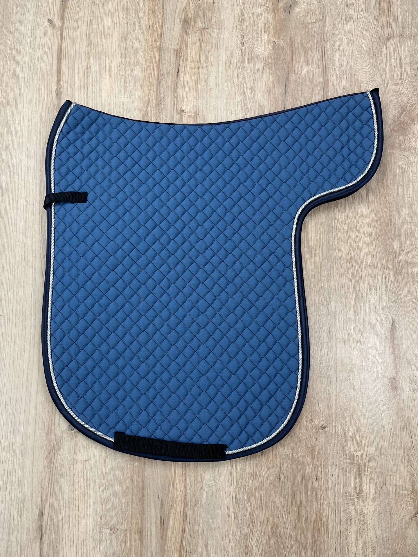 Satteldecke Equest Island jeansblau Kordel silber Lurex Einfass navy Satin
