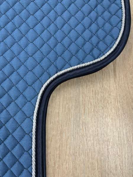 Satteldecke Equest Island jeansblau silber Lurex Einfass navy Satin