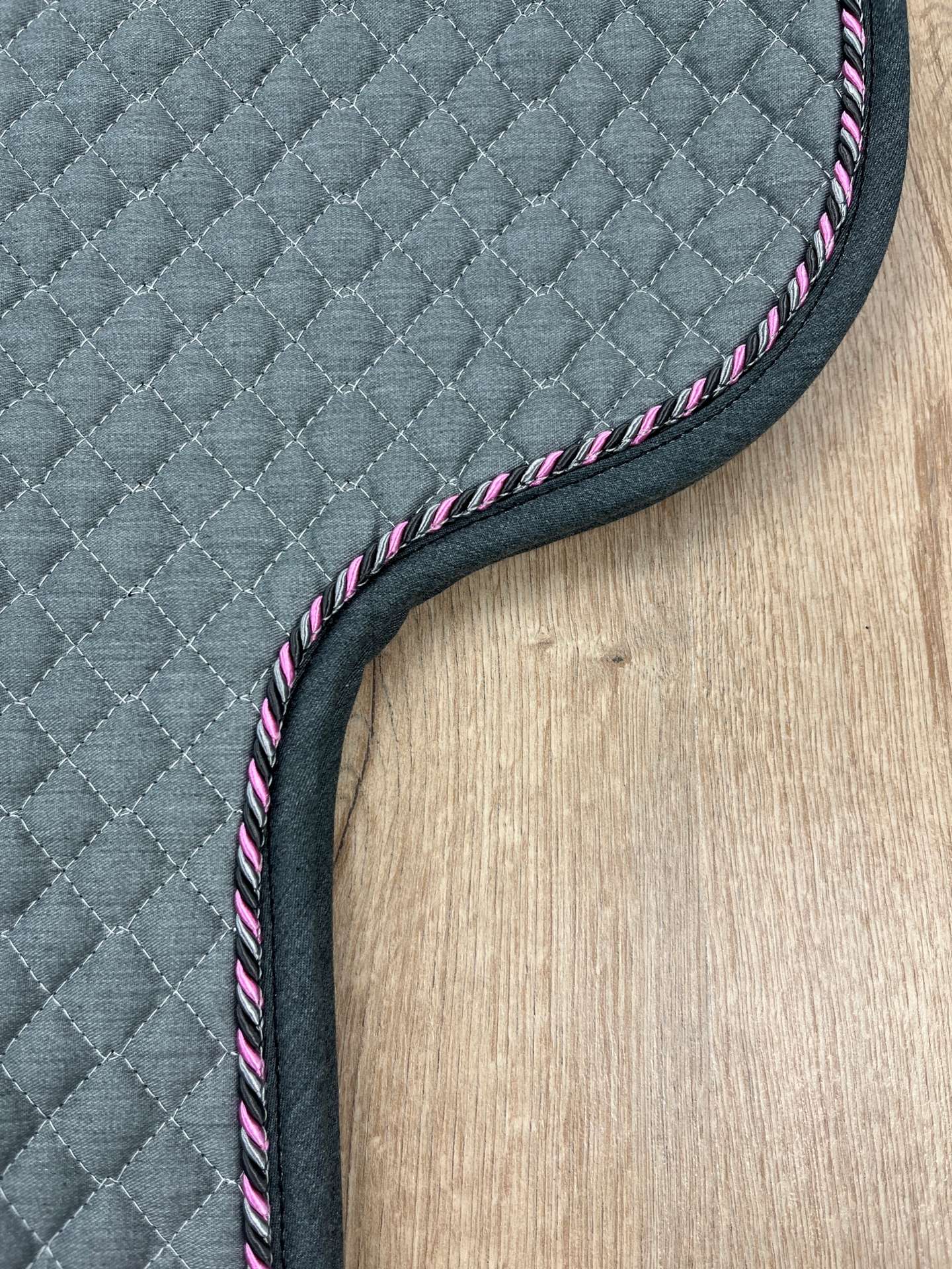 Satteldecke Island grau-melange, Kordel candela Einfass anthrazit-melange