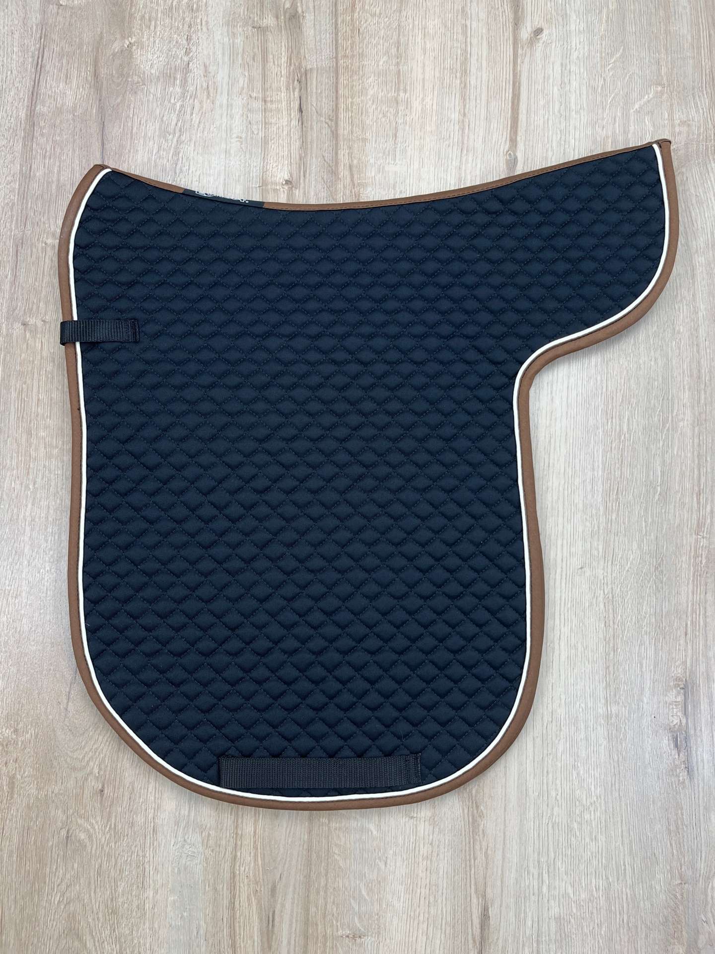 IMG_4101 Satteldecke Island schwarz mit champagner Biese und Einfass zimt