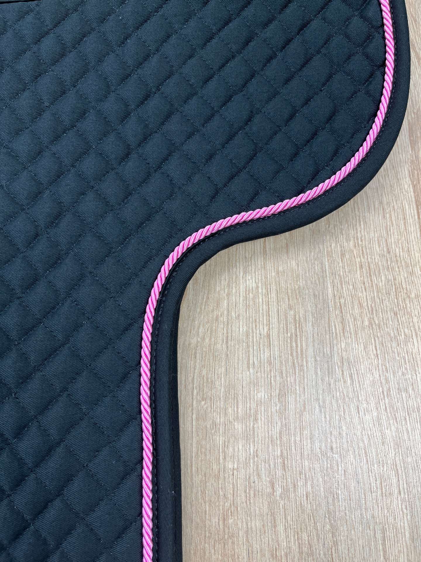 IMG_4104 Satteldecke Island schwarz Kordel pink