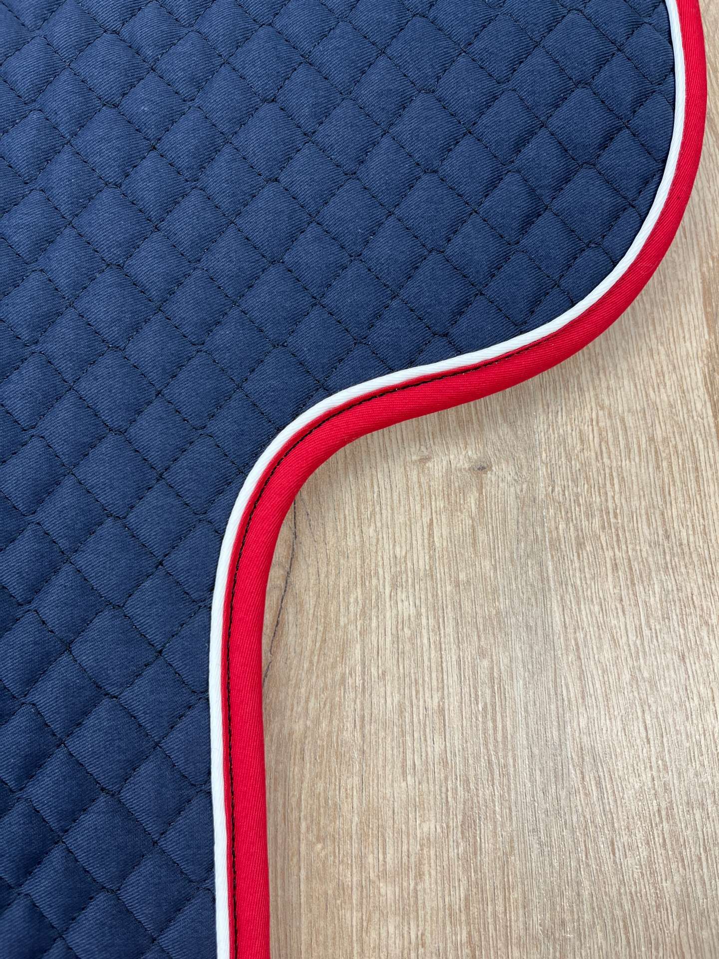 Satteldecke Island marine Biese weiß Einfass rot