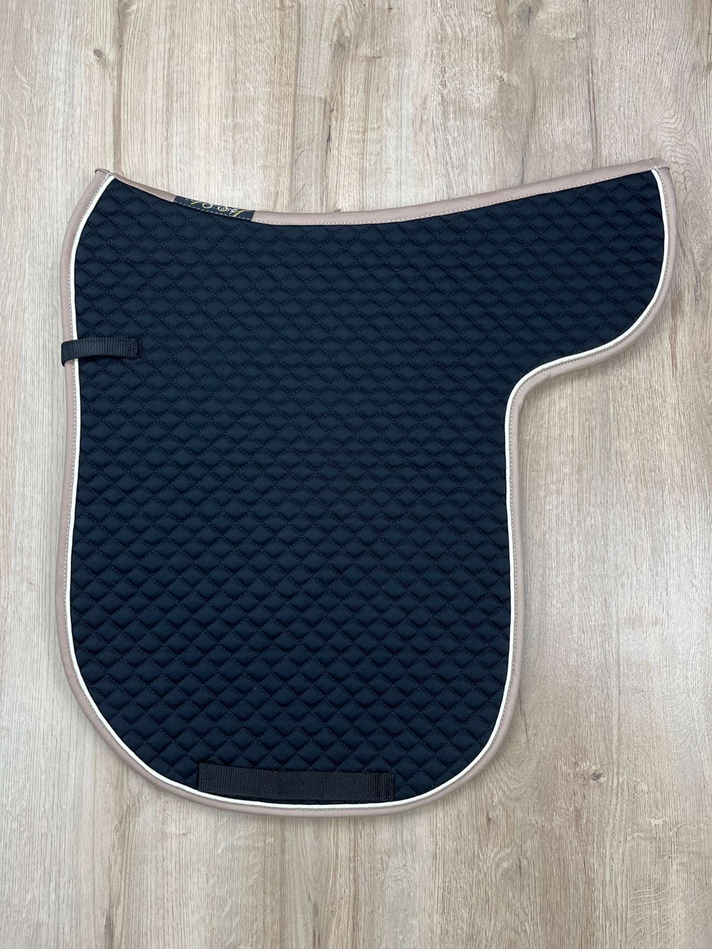 Satteldecke Island schwarz Biese champagner Einfass sand