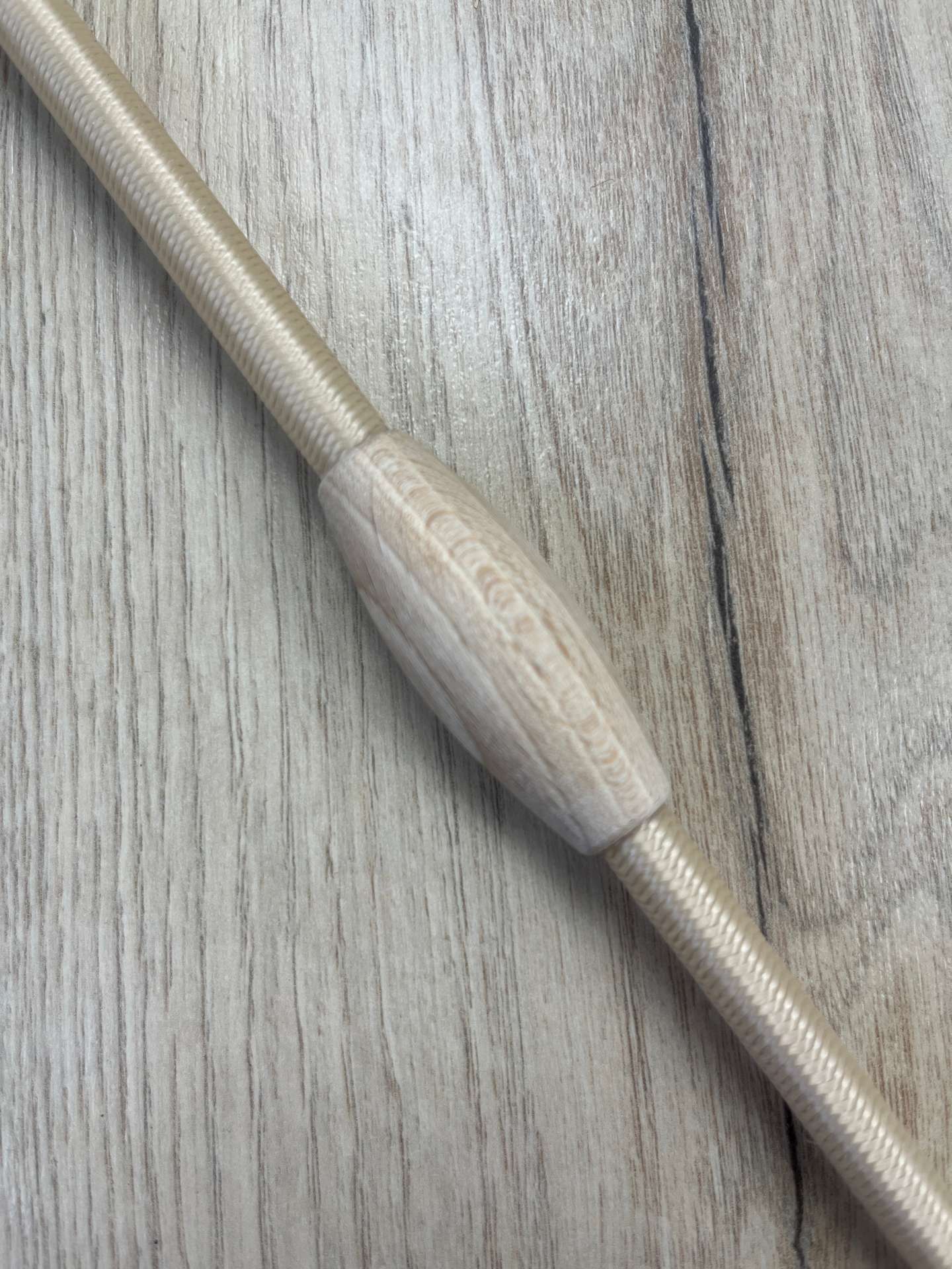 Fleck Balance Gerte beige mit Naturholzknubbeln