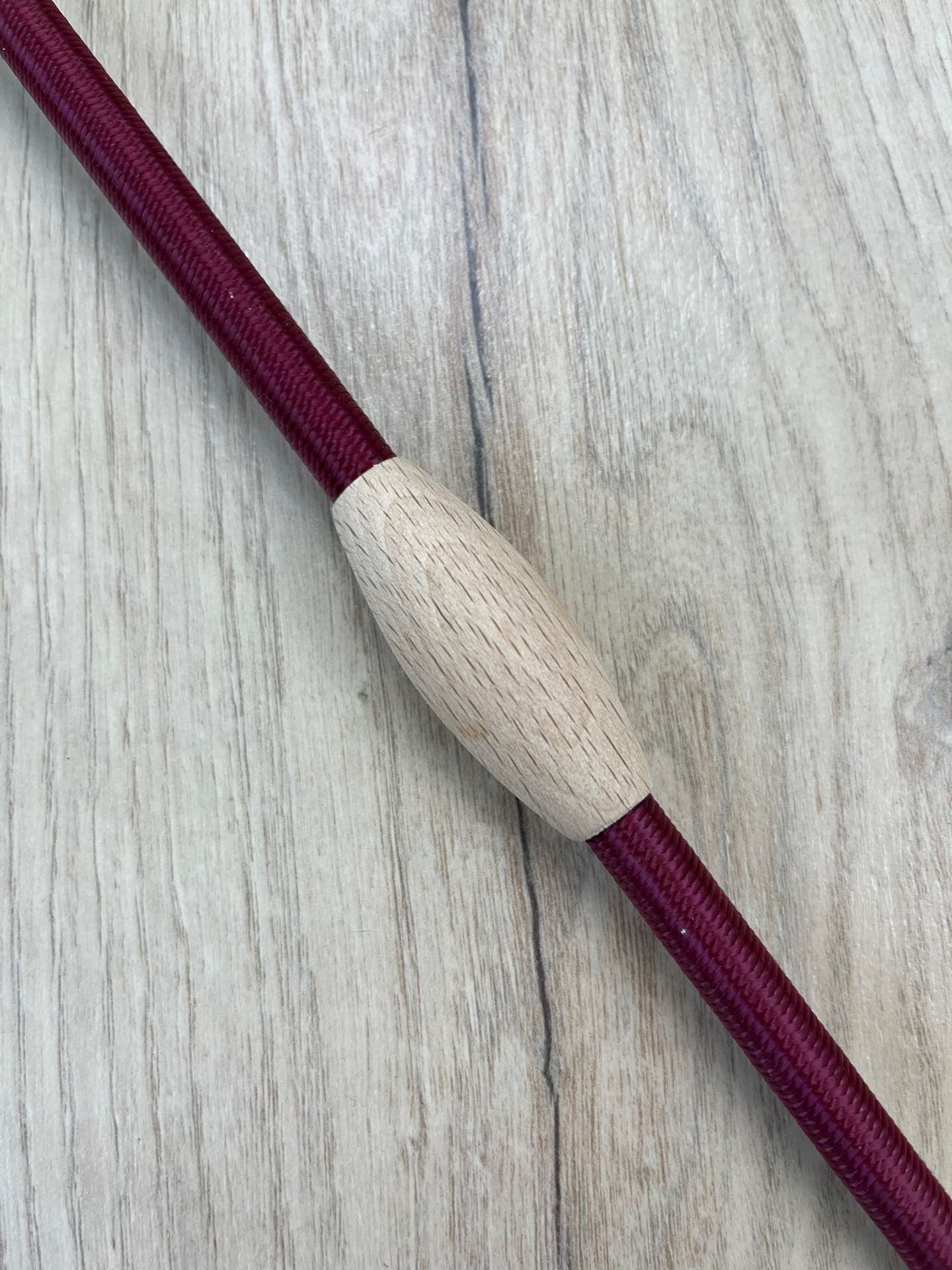 Fleck Balance Gerte weinrot mit Naturholz-Knubbeln