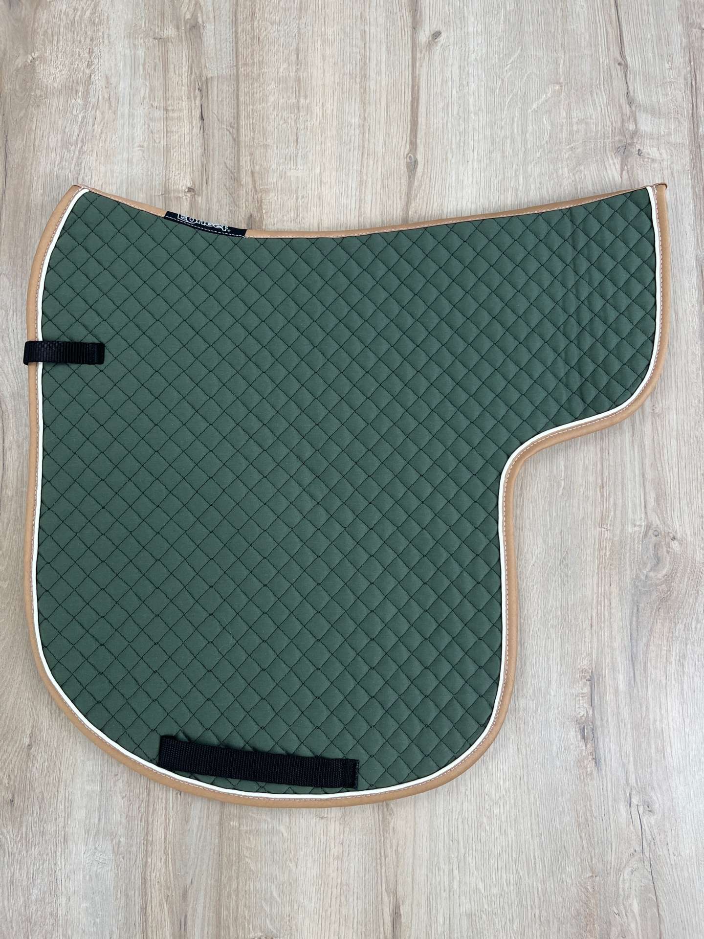 IMG_4500 Satteldecke Island anatomic olive Biese weiß Einfass sand neue Form!!