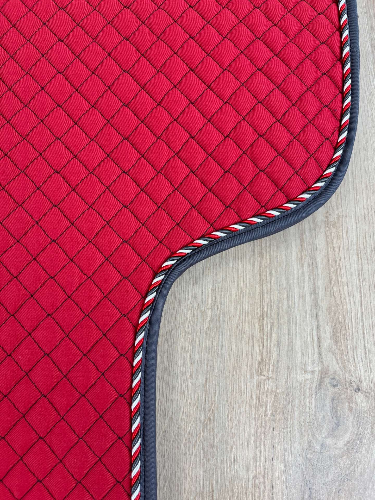 Satteldecke Island anatomic rot Kordel red spirit Einfass anthrazit neue Form!!