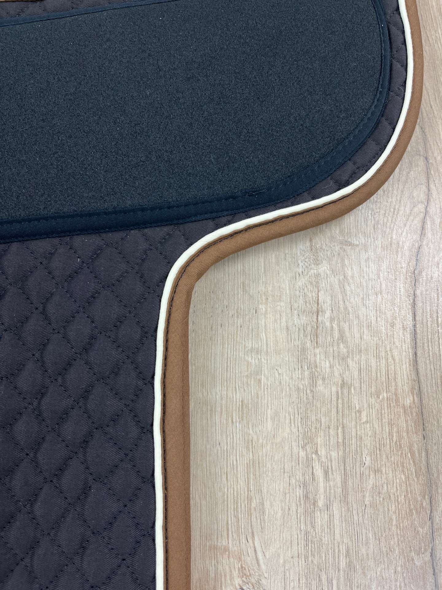 IMG_4905 Satteldecke Island mokka Biese champagner Einfass zimt mit Anti-shock