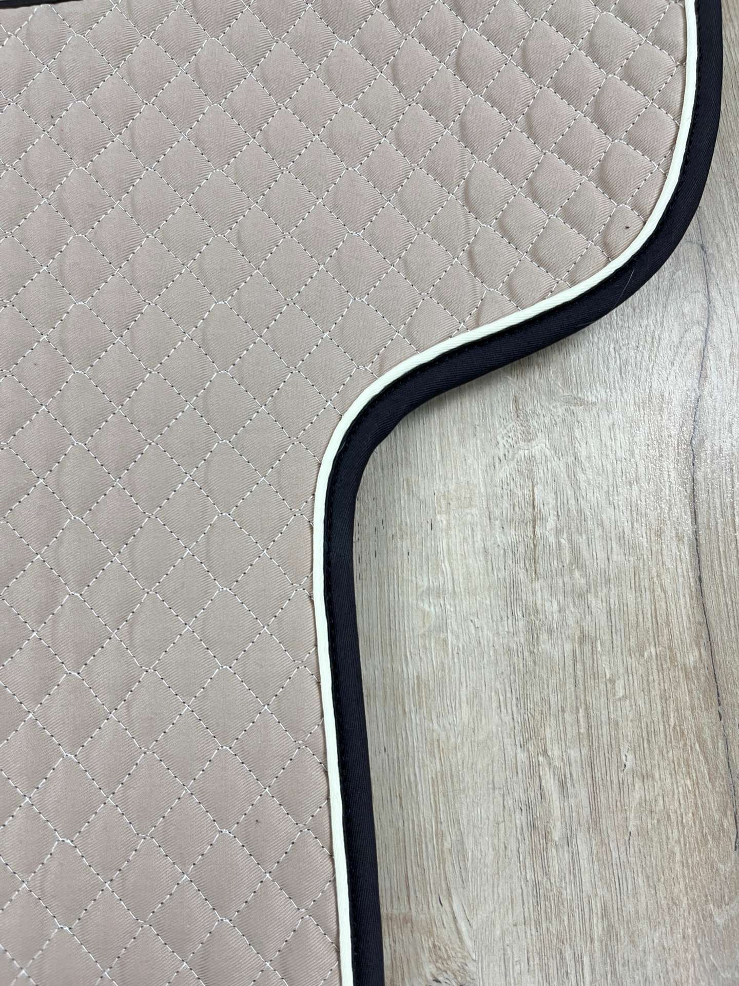 IMG_4955 Satteldecke Island sand Biese champagner Einfass mokka