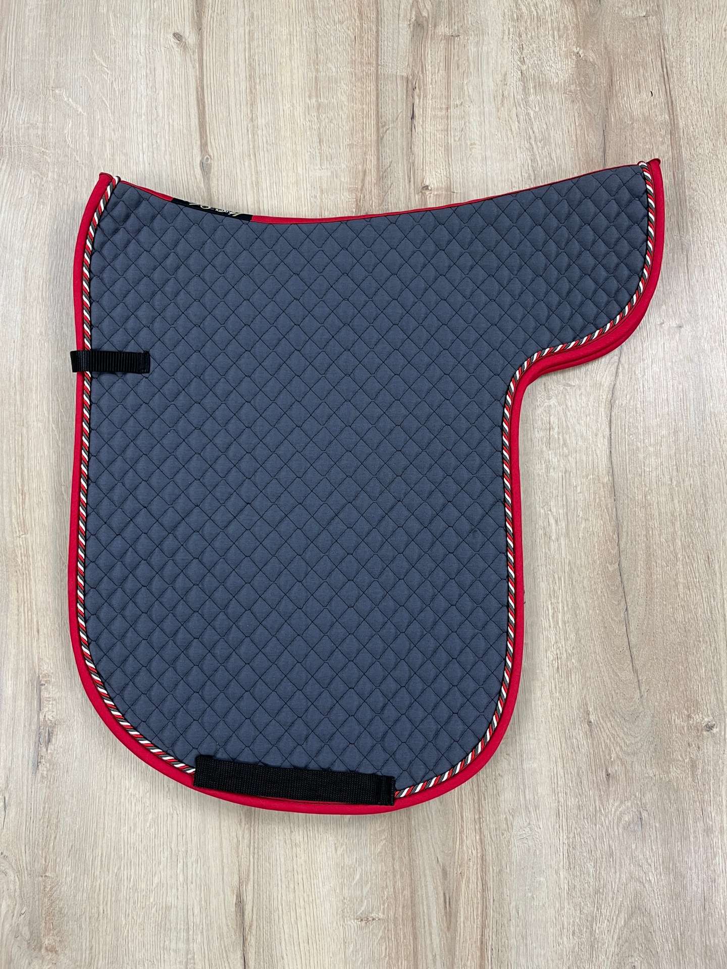 IMG_4963 Satteldecke Island anthrazit Kordel red sprint Einfass rot