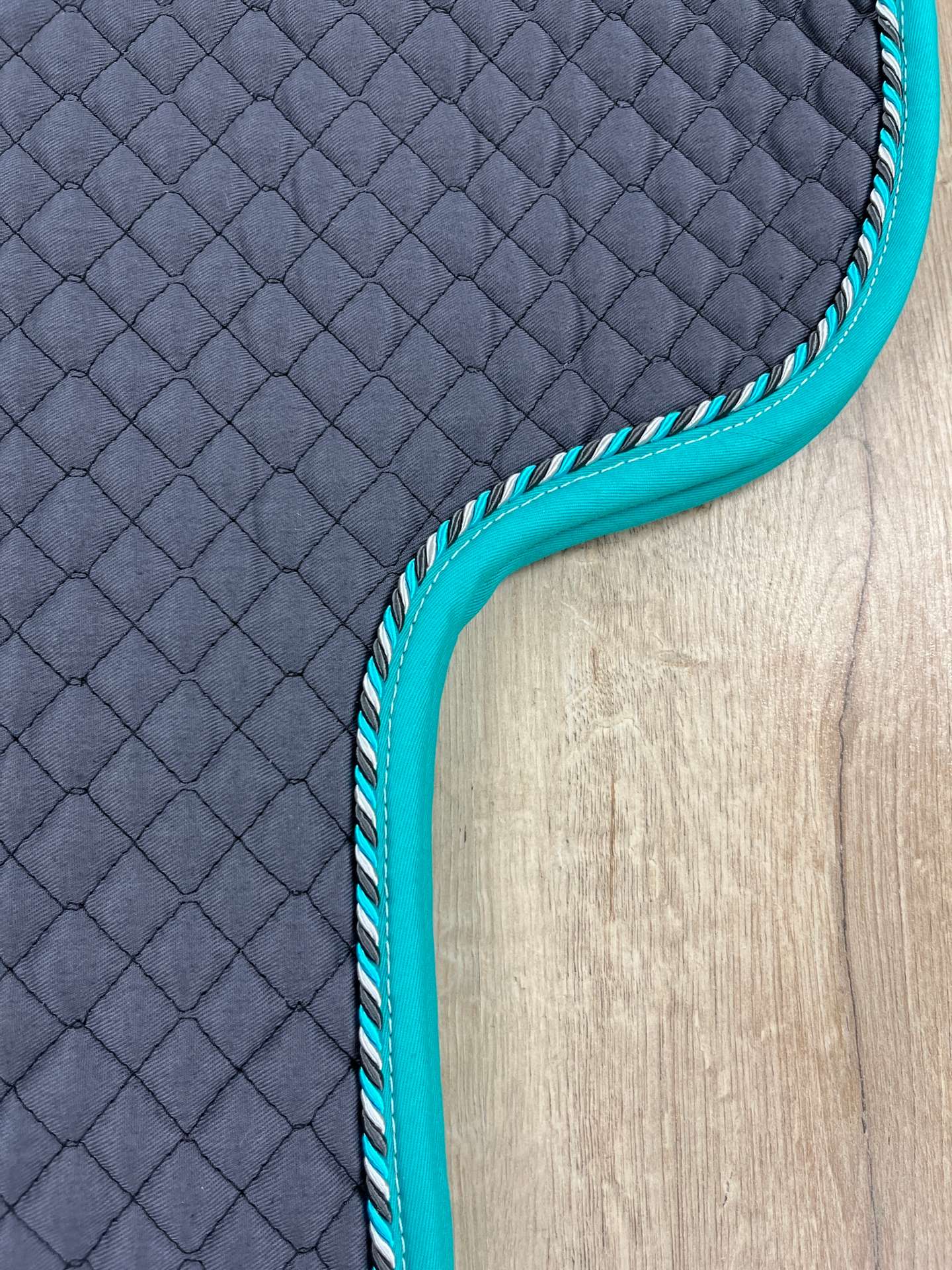 IMG_4966 Satteldecke Island anthrazit Kordel mountain-blue Einfass tropic