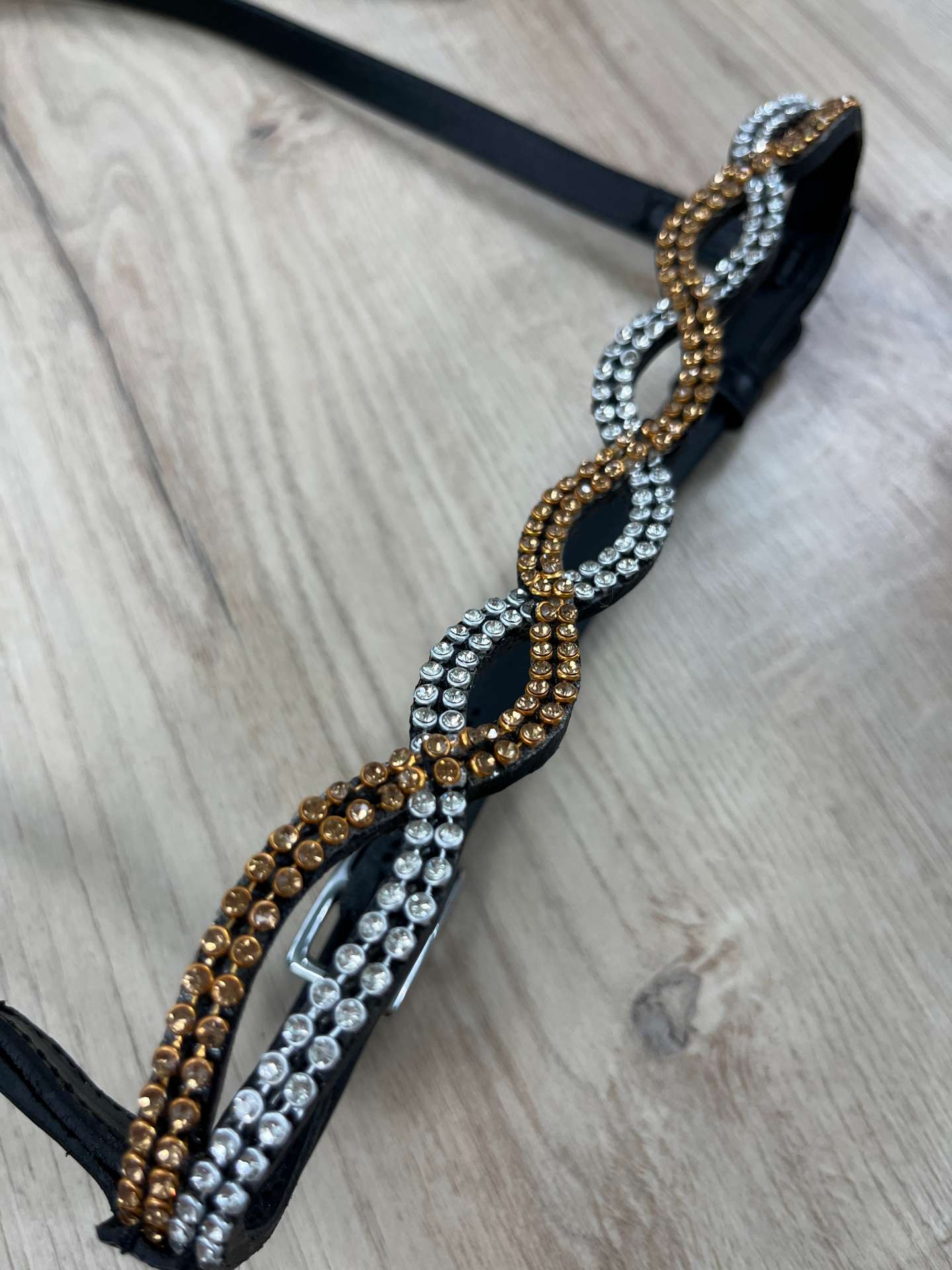 engl. Reithalfter Nordic Horse geschwungen mit silbernen und goldenen Strasssteinen