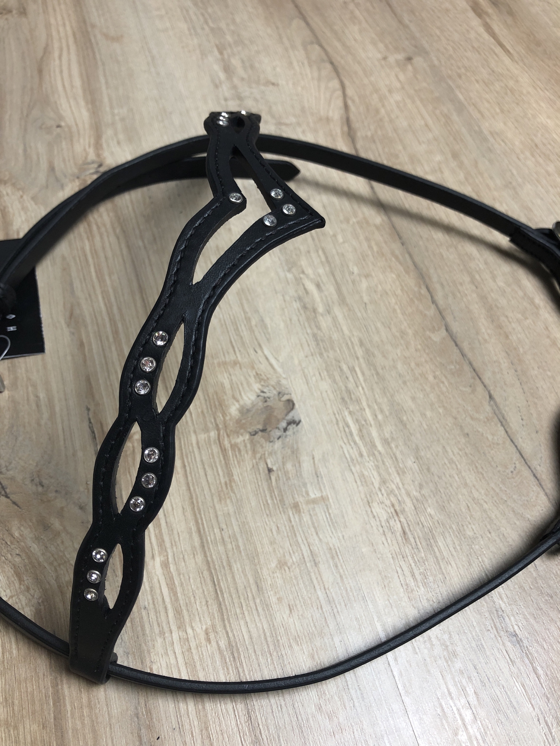 IMG_9444 Nordic Horse Kopfstück mit Schlaufen u. Spitze und 3-er Steinen