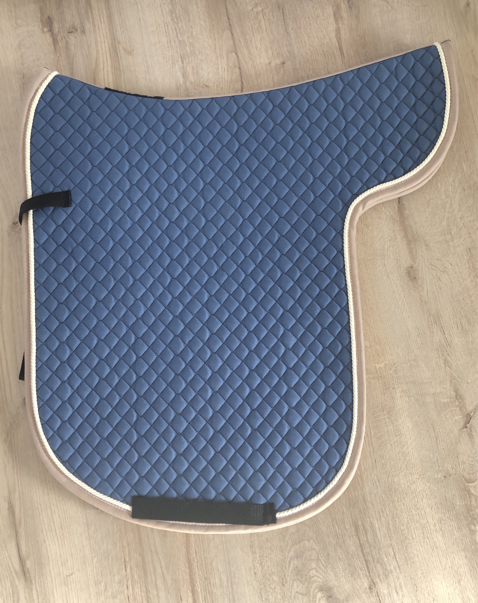 Satteldecke Island taubenblau Kordel champagner Einfass sand