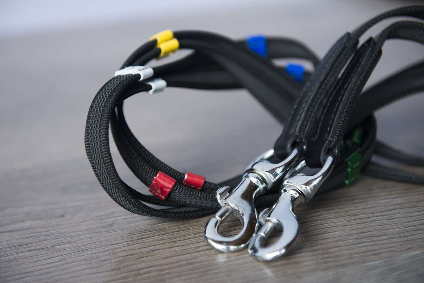 Reitschulzügel schwarz mit bunten Stegen